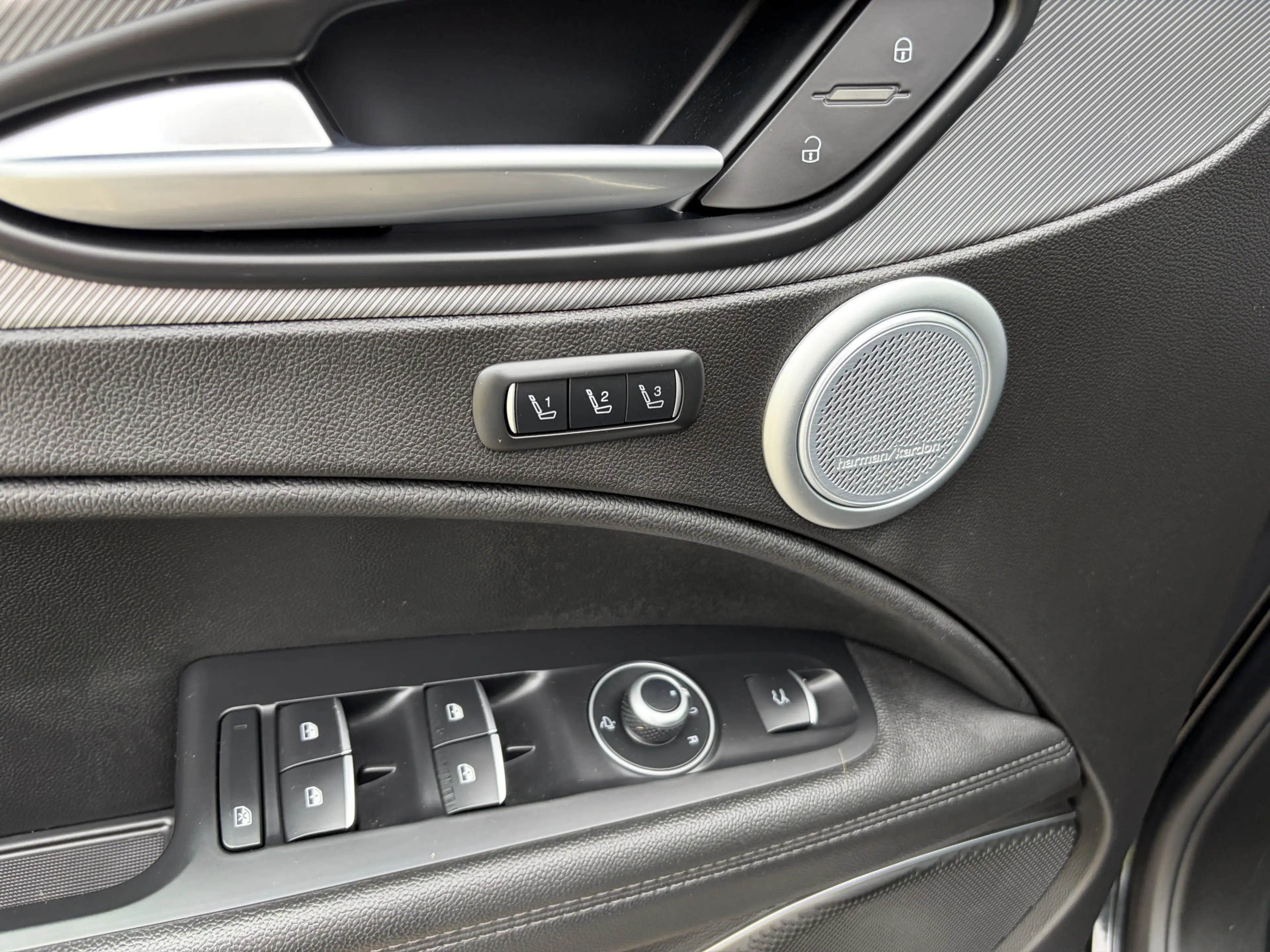 Alfa Romeo Stelvio 2.0 T AWD Veloce | Harman-Kardon | Camera | trekha — photo 15
