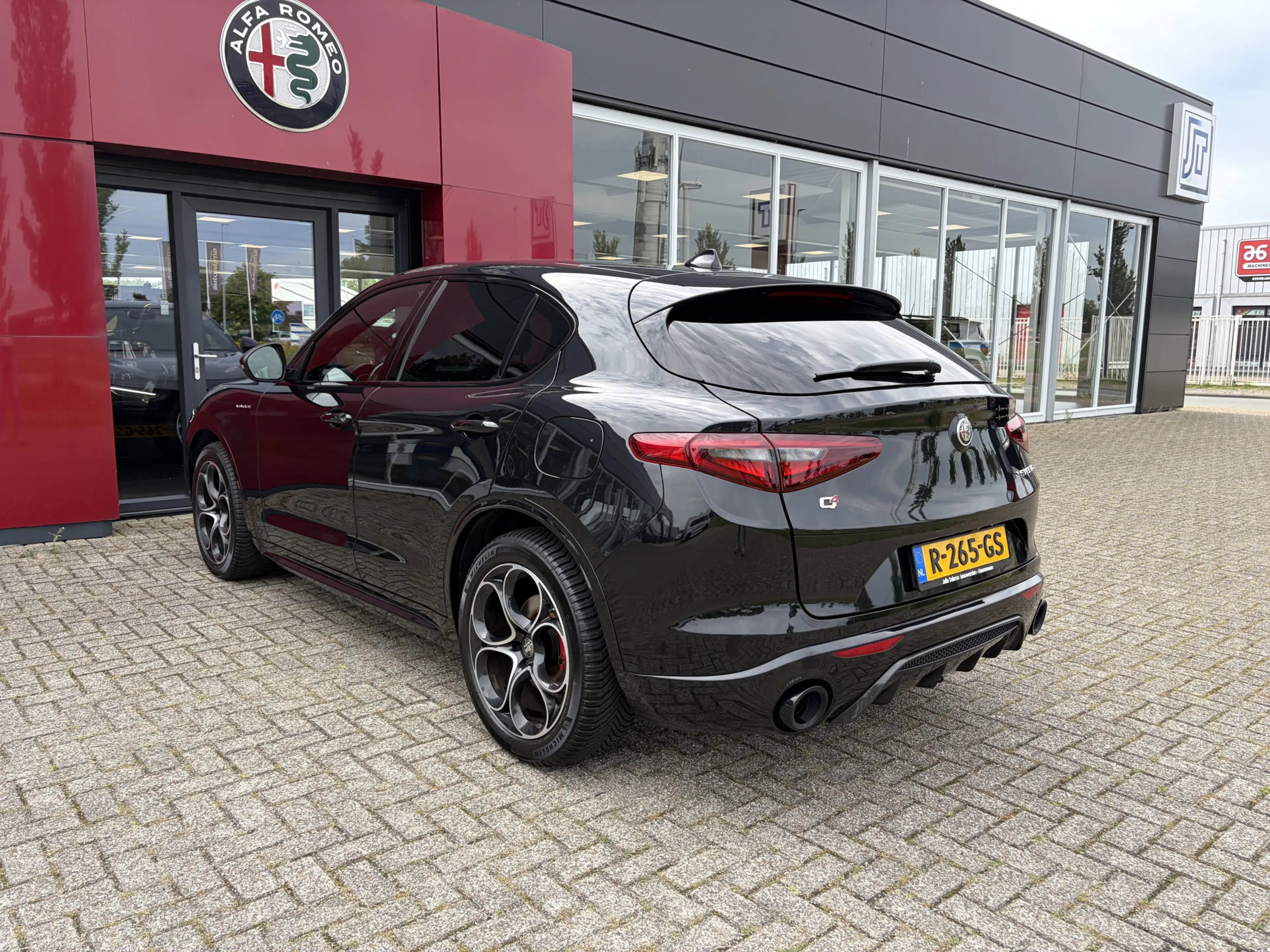 Alfa Romeo Stelvio 2.0 T AWD Veloce | Harman-Kardon | Camera | trekha — photo 10
