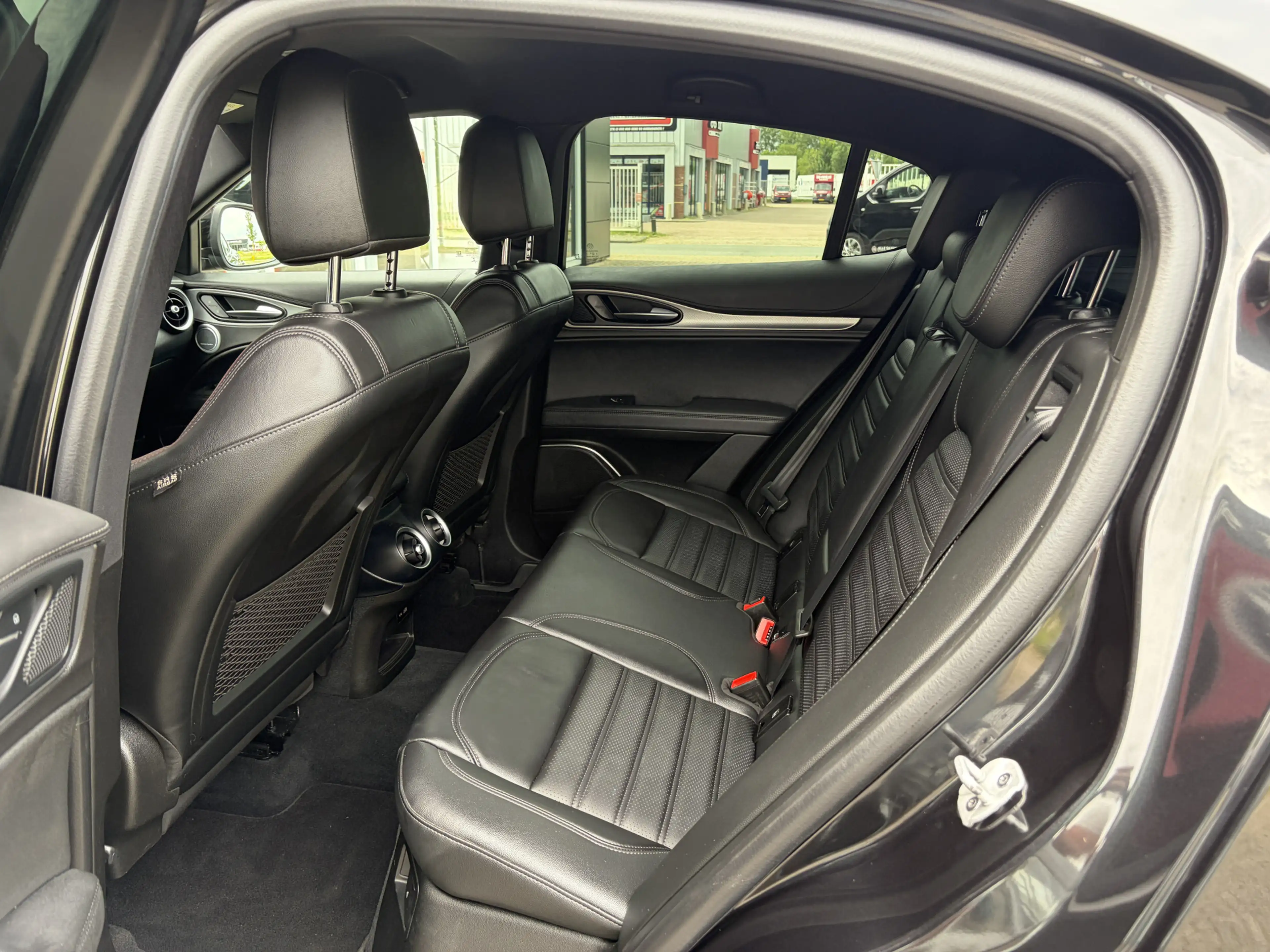 Alfa Romeo Stelvio 2.0 T AWD Veloce | Harman-Kardon | Camera | trekha — photo 12
