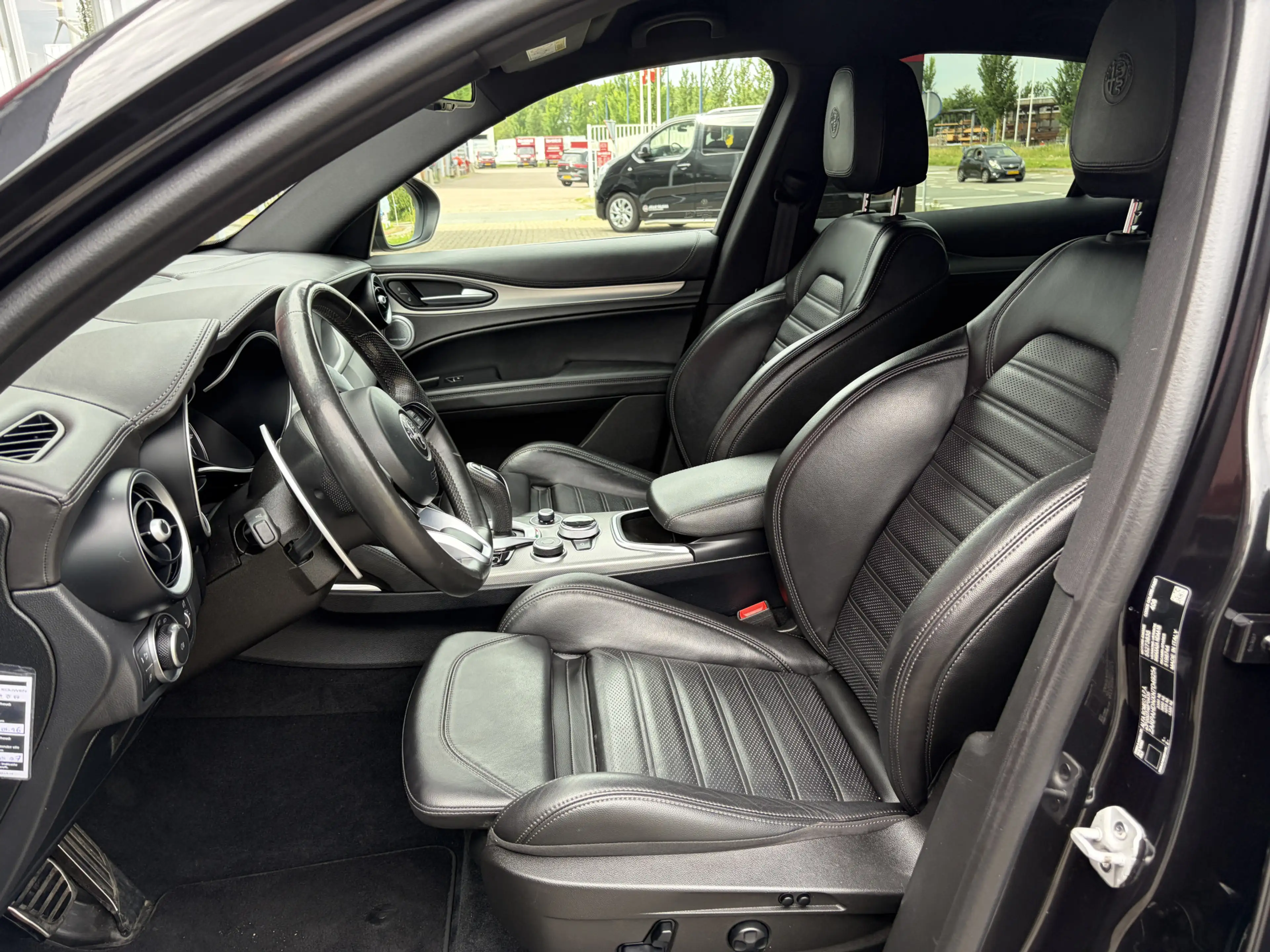 Alfa Romeo Stelvio 2.0 T AWD Veloce | Harman-Kardon | Camera | trekha — photo 4