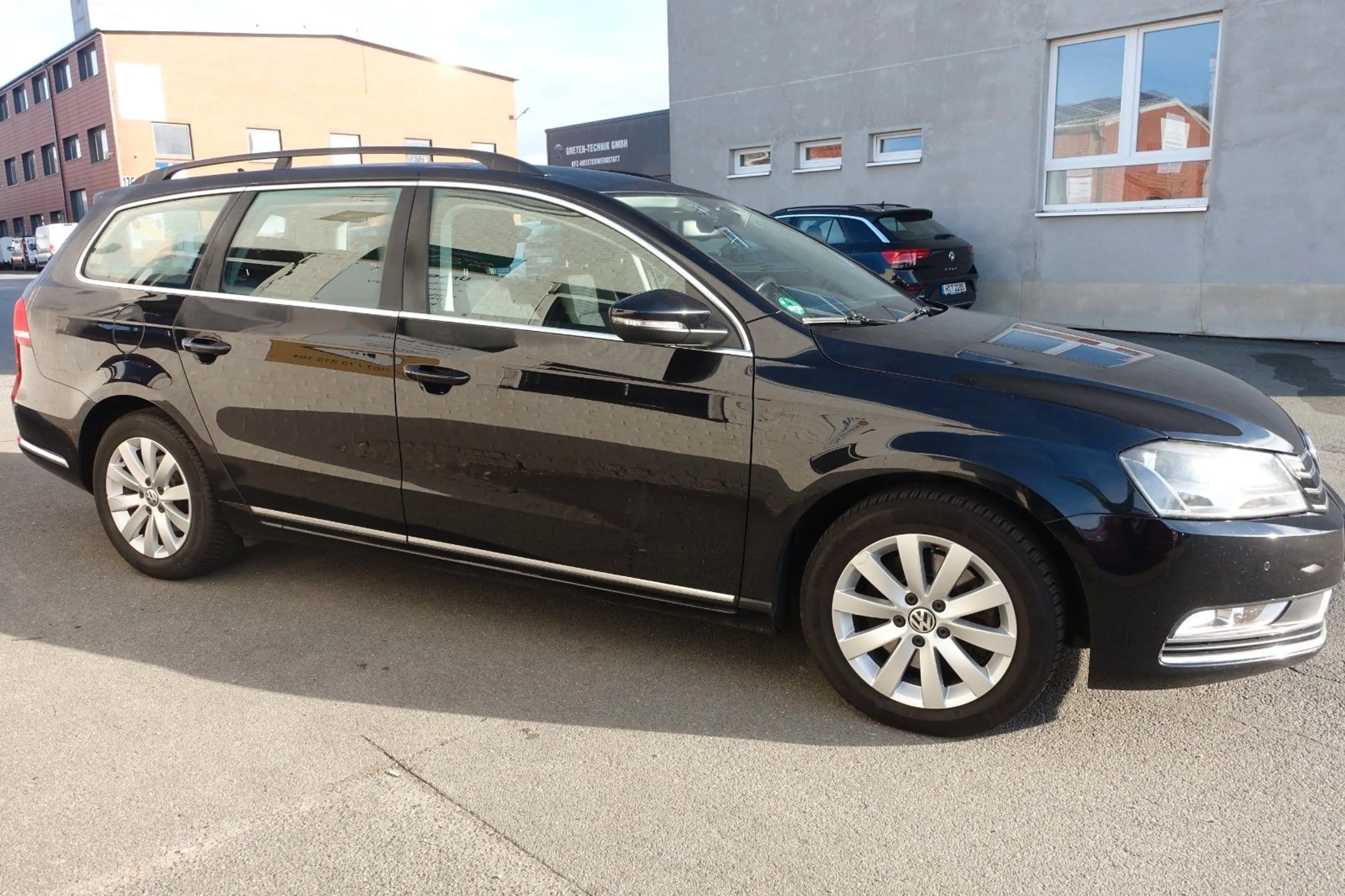 Volkswagen Passat Variant 2.0//AUTOMATIK//AHK//SHZ//KLIMA// — photo 2