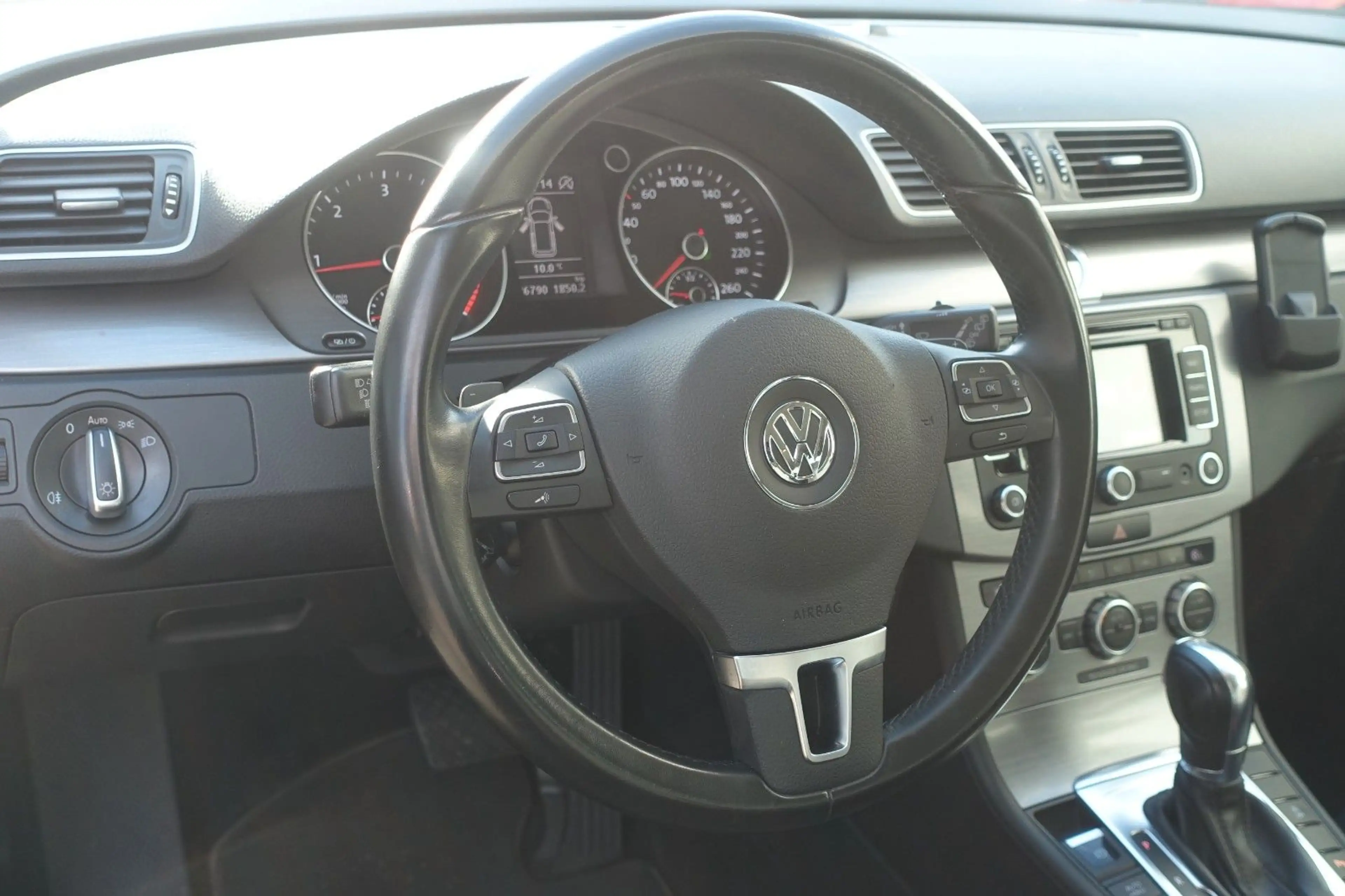 Volkswagen Passat Variant 2.0//AUTOMATIK//AHK//SHZ//KLIMA// — photo 9