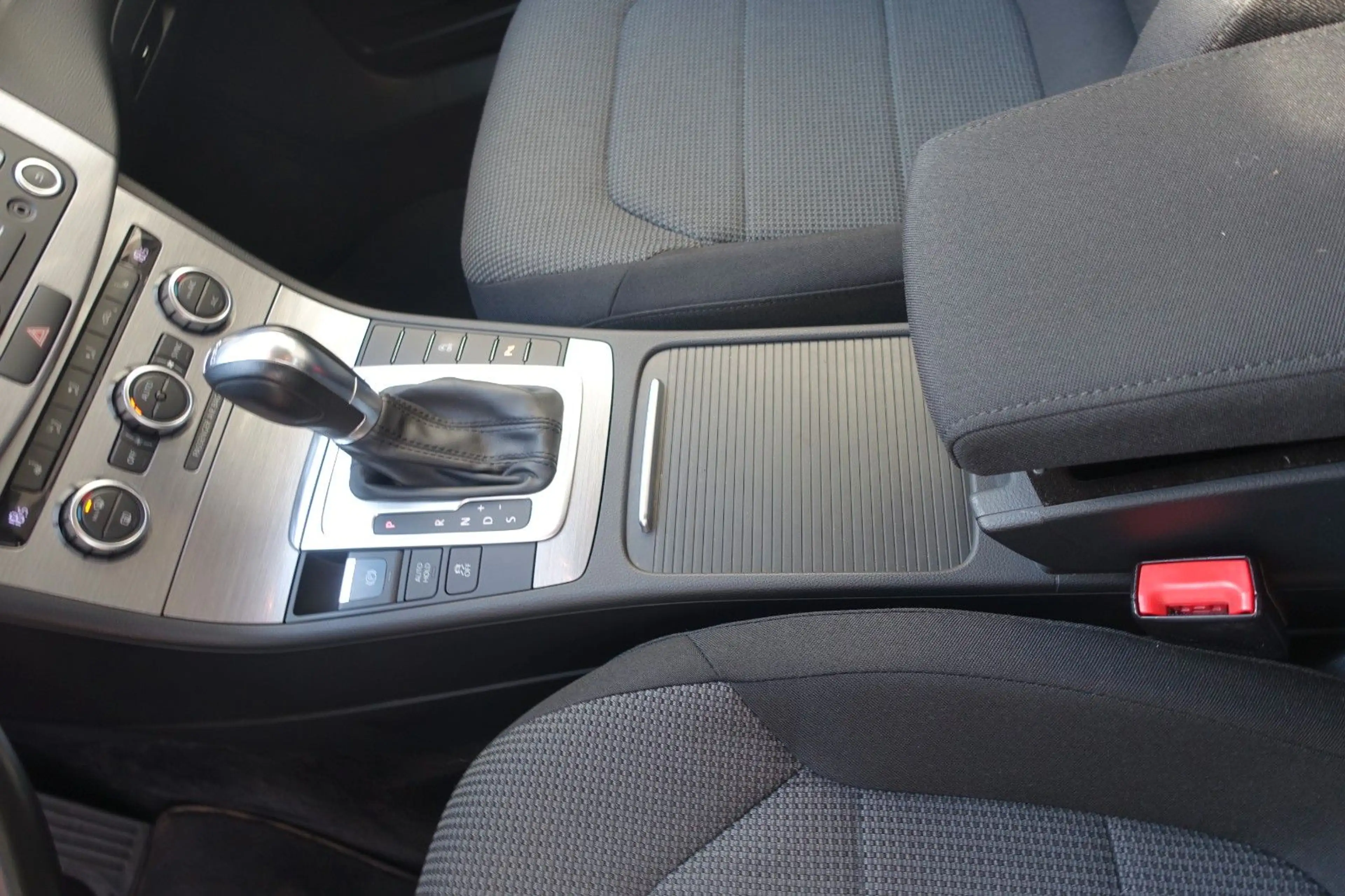 Volkswagen Passat Variant 2.0//AUTOMATIK//AHK//SHZ//KLIMA// — photo 14