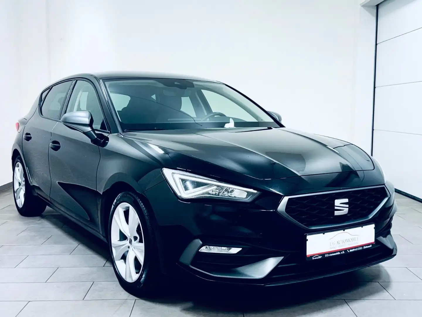 SEAT Leon FR 2.0 TDI *1.H * NAVI * R-KAM * LEDER *ACC Schwarz - 2