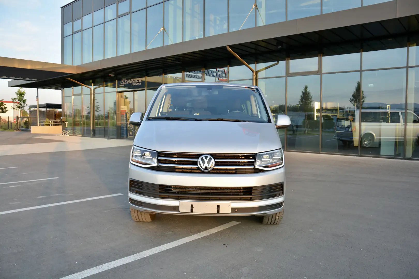 Volkswagen T6 Caravelle LR Comfortline 2,0 BMT TDI Silber - 2
