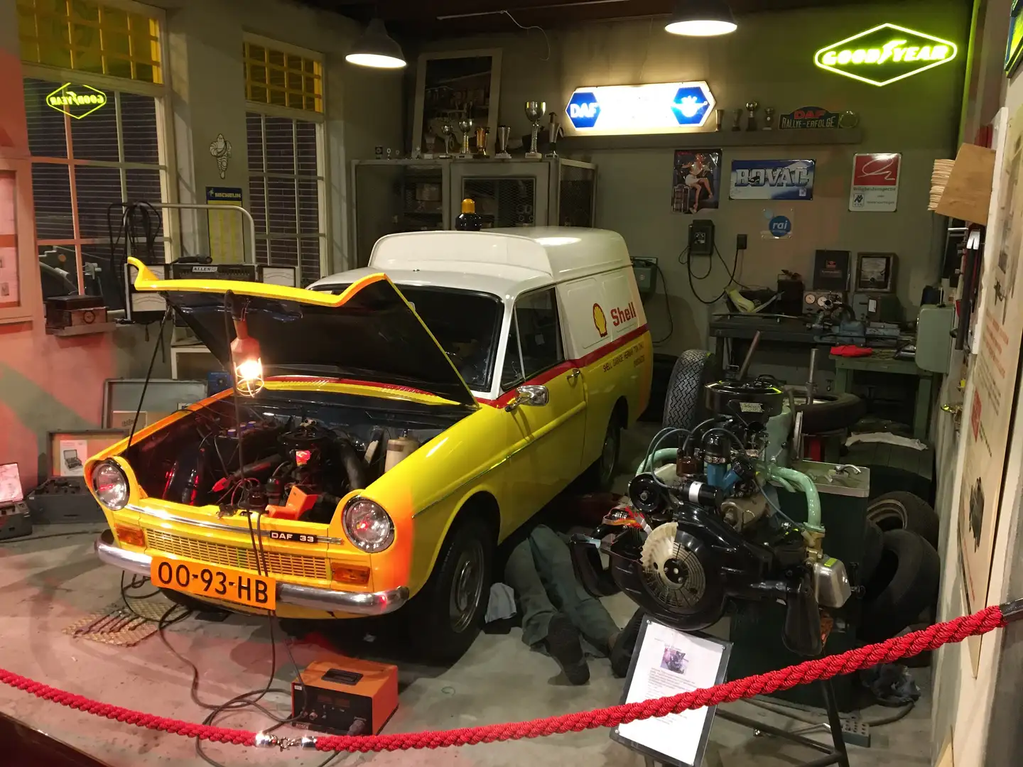 DAF 33 Wit - 1