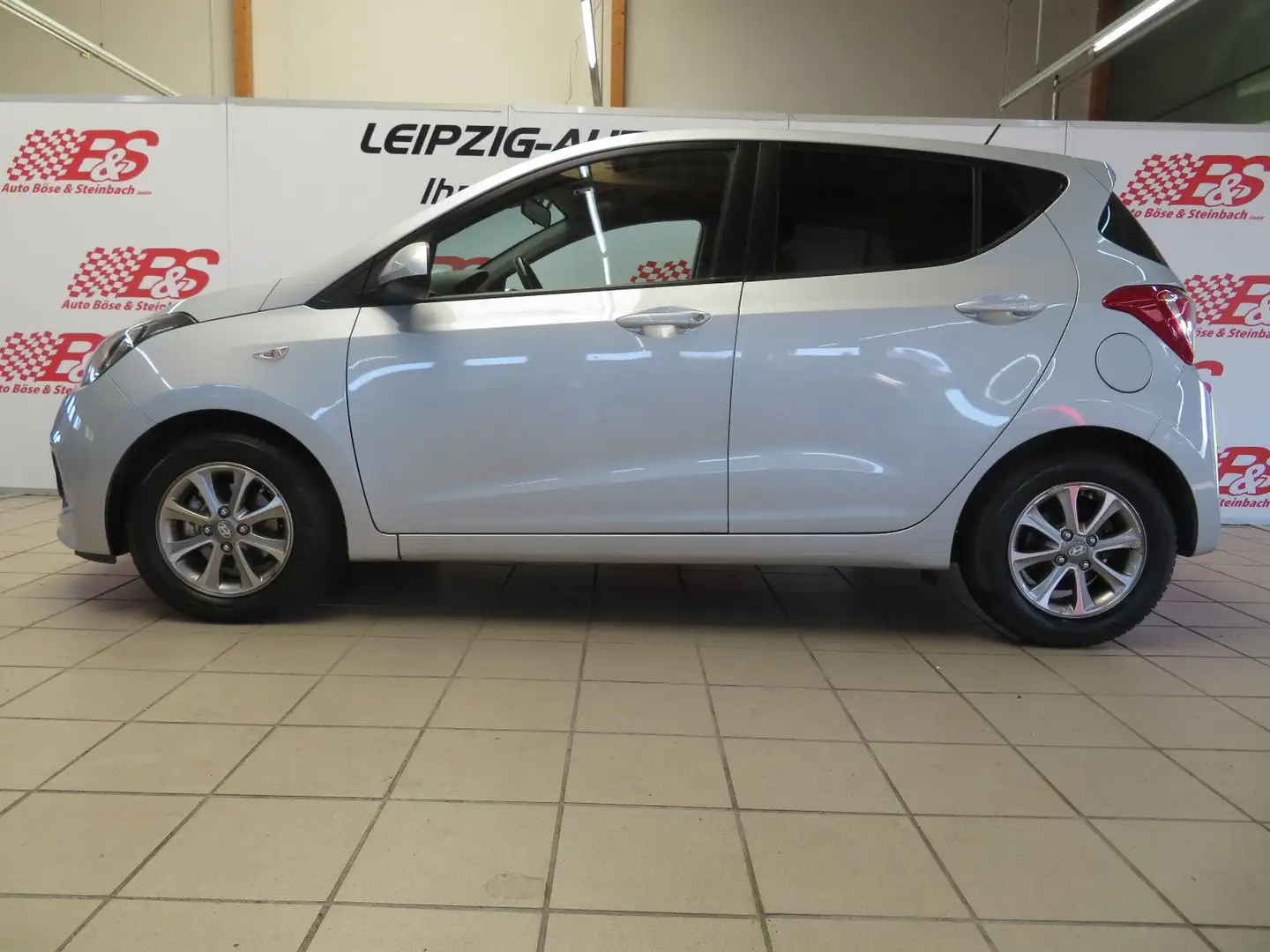 Hyundai i10 Trend*Klima*Bluetooth*PDC*Tempomat* Argent - 2