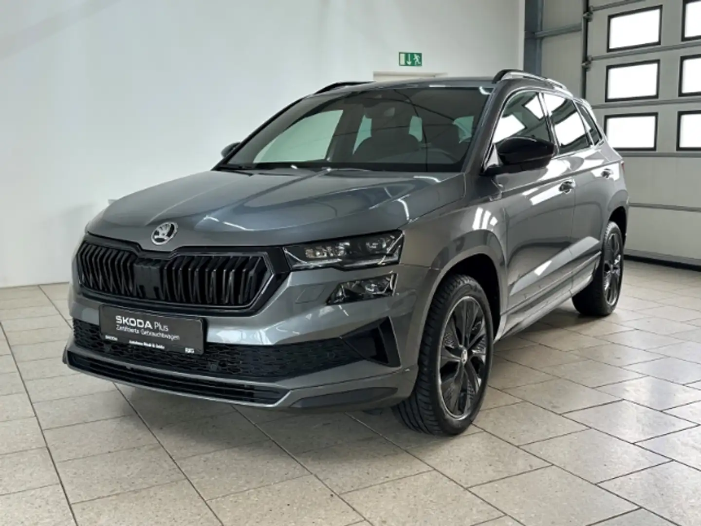 Skoda Karoq 1.5 TSI DSG Sportline Pano AHK Navi ACC Grau - 2
