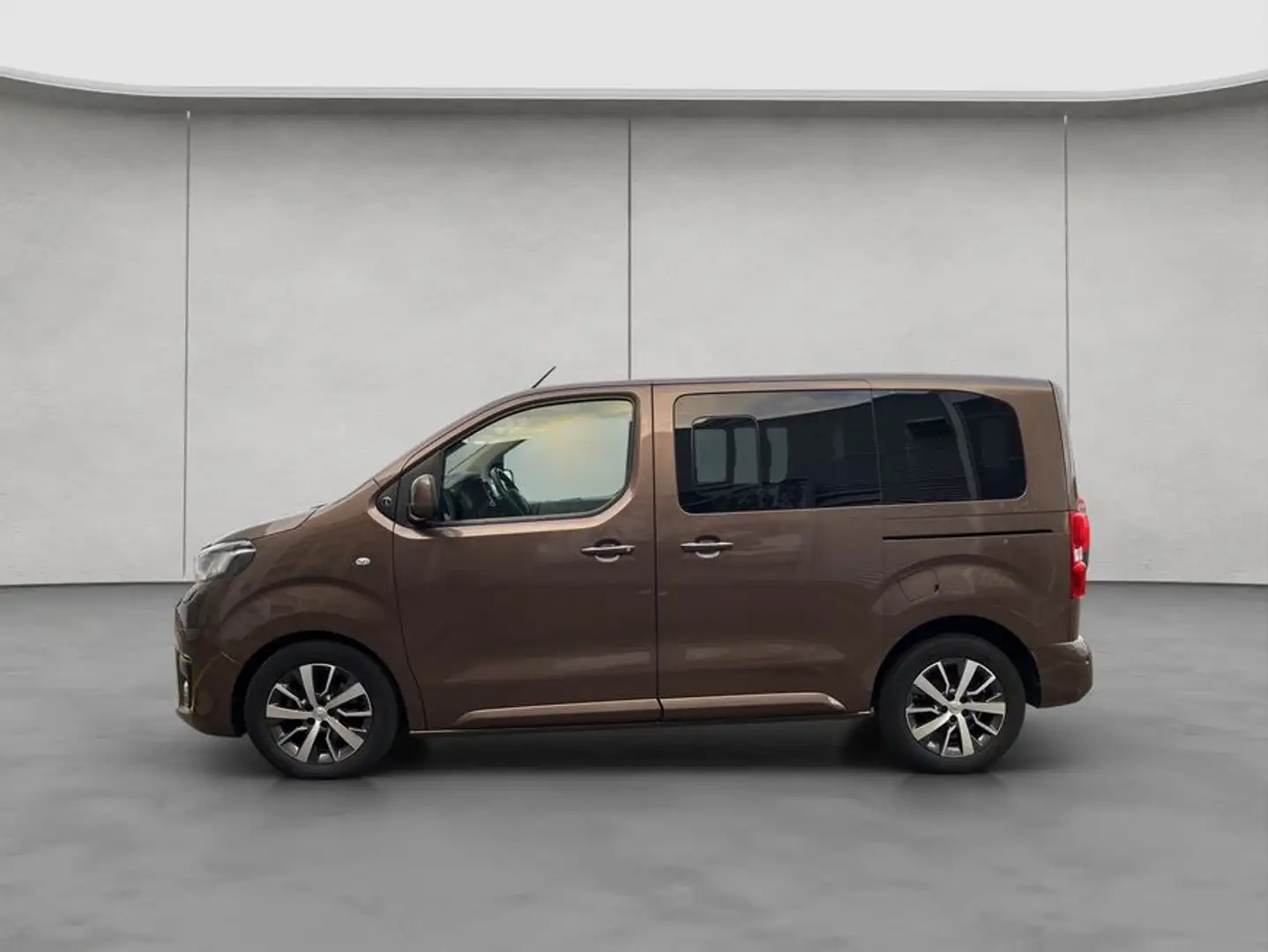 Toyota Proace Verso 2,0-l-D-4D Verso compact Team Deutsc Brun - 2