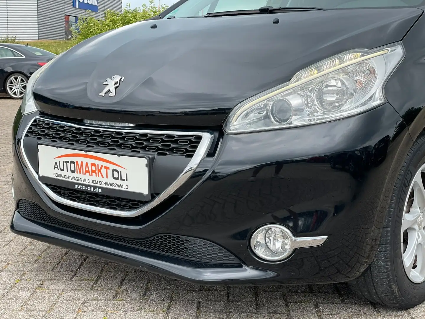 Peugeot 208 Style Sport*Panorama*Klima*EURO 6*TÜV 11/26 Noir - 2