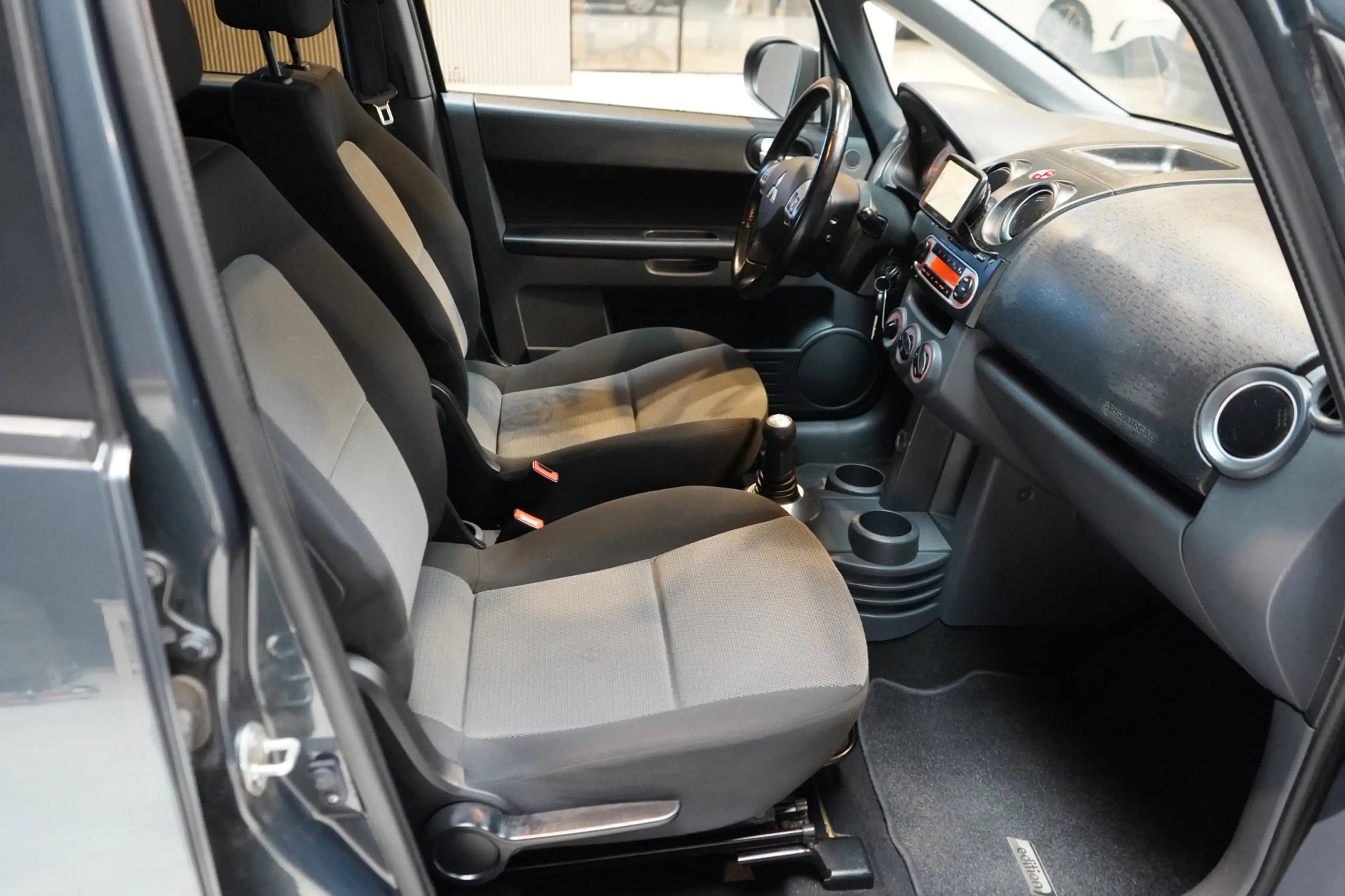 Mitsubishi Colt 1.3 Edition Two | AUTOMAAT | ACHTERUITRIJC. | NAVI — photo 18