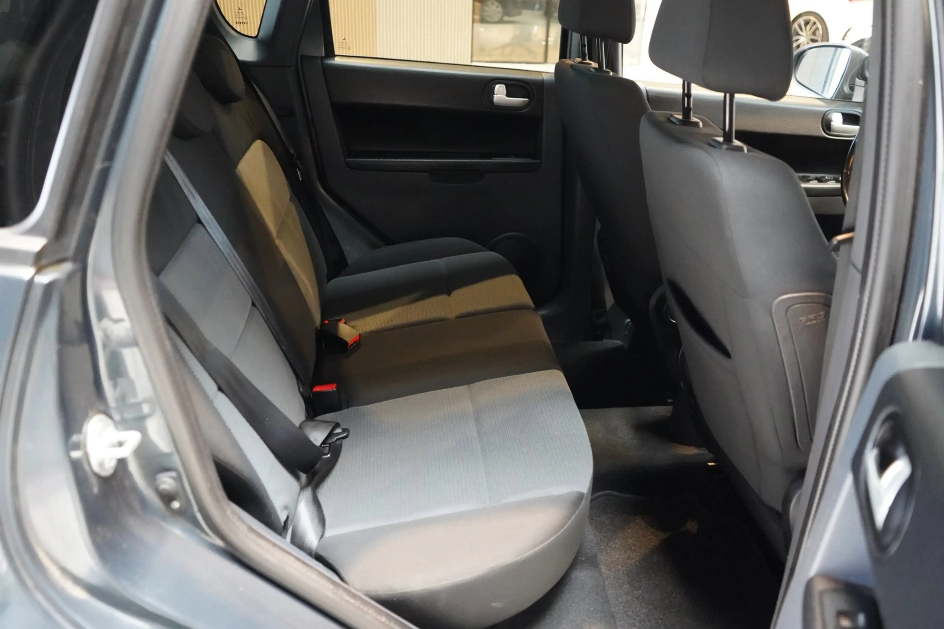 Mitsubishi Colt 1.3 Edition Two | AUTOMAAT | ACHTERUITRIJC. | NAVI — photo 17