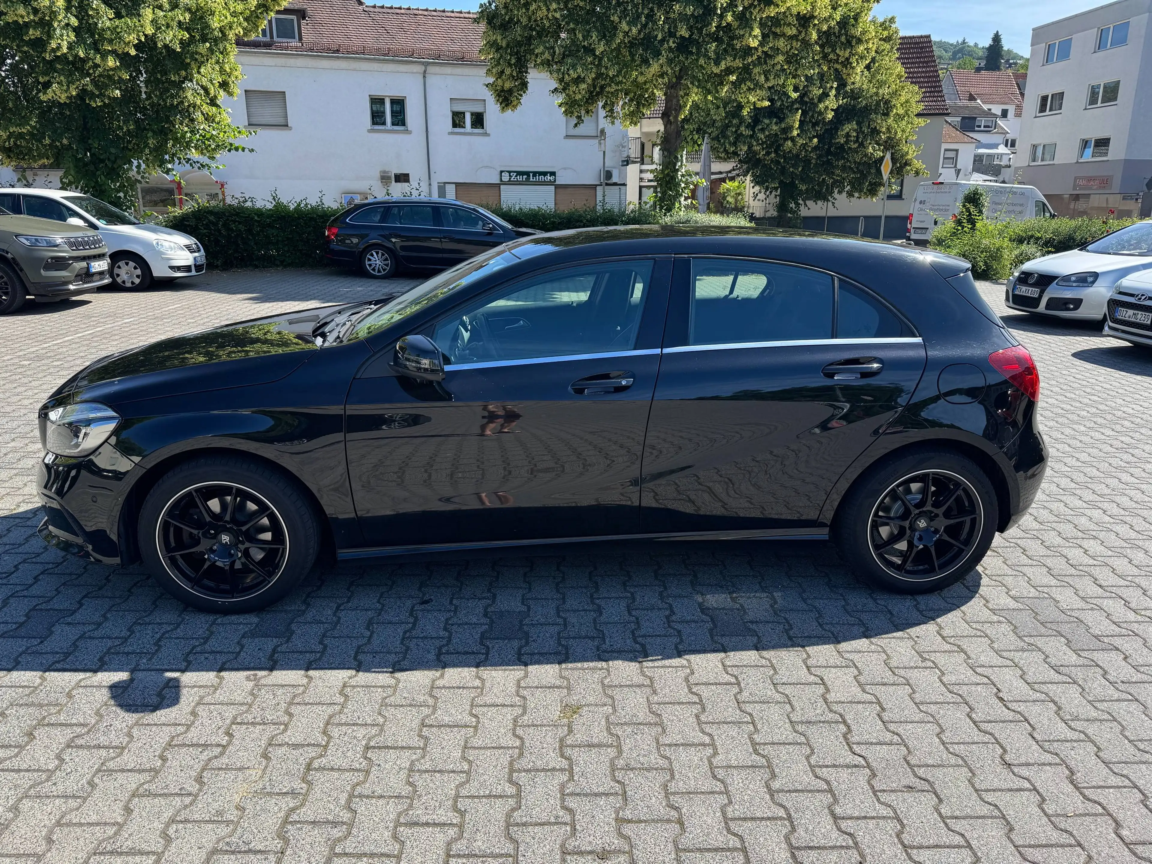 Mercedes-Benz A 220 Sport 4Matic Scheckheft u-frei Standheizung AHK SHZ Navi PDC Top Zustand 2.Hd — photo 8