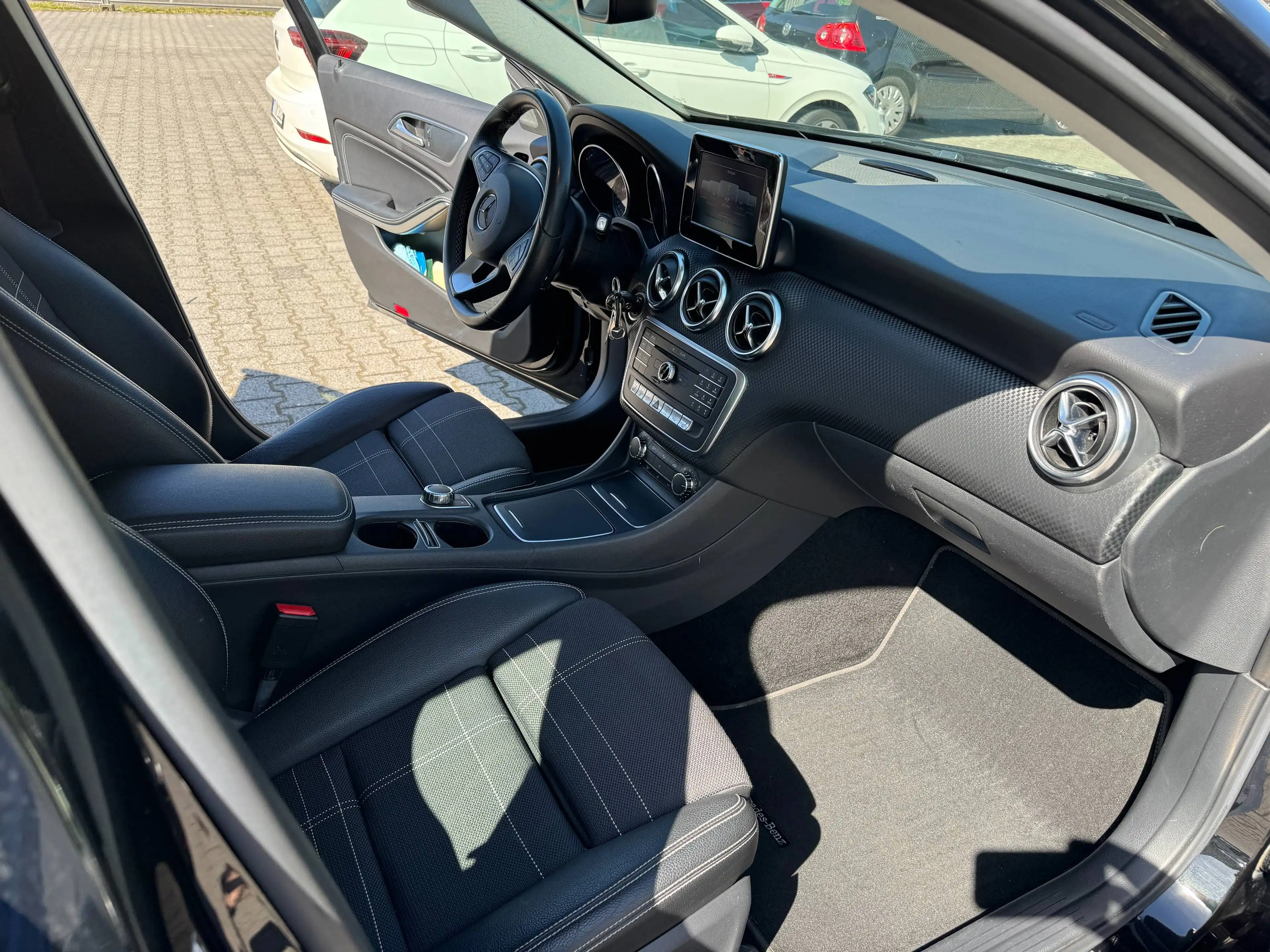 Mercedes-Benz A 220 Sport 4Matic Scheckheft u-frei Standheizung AHK SHZ Navi PDC Top Zustand 2.Hd — photo 11