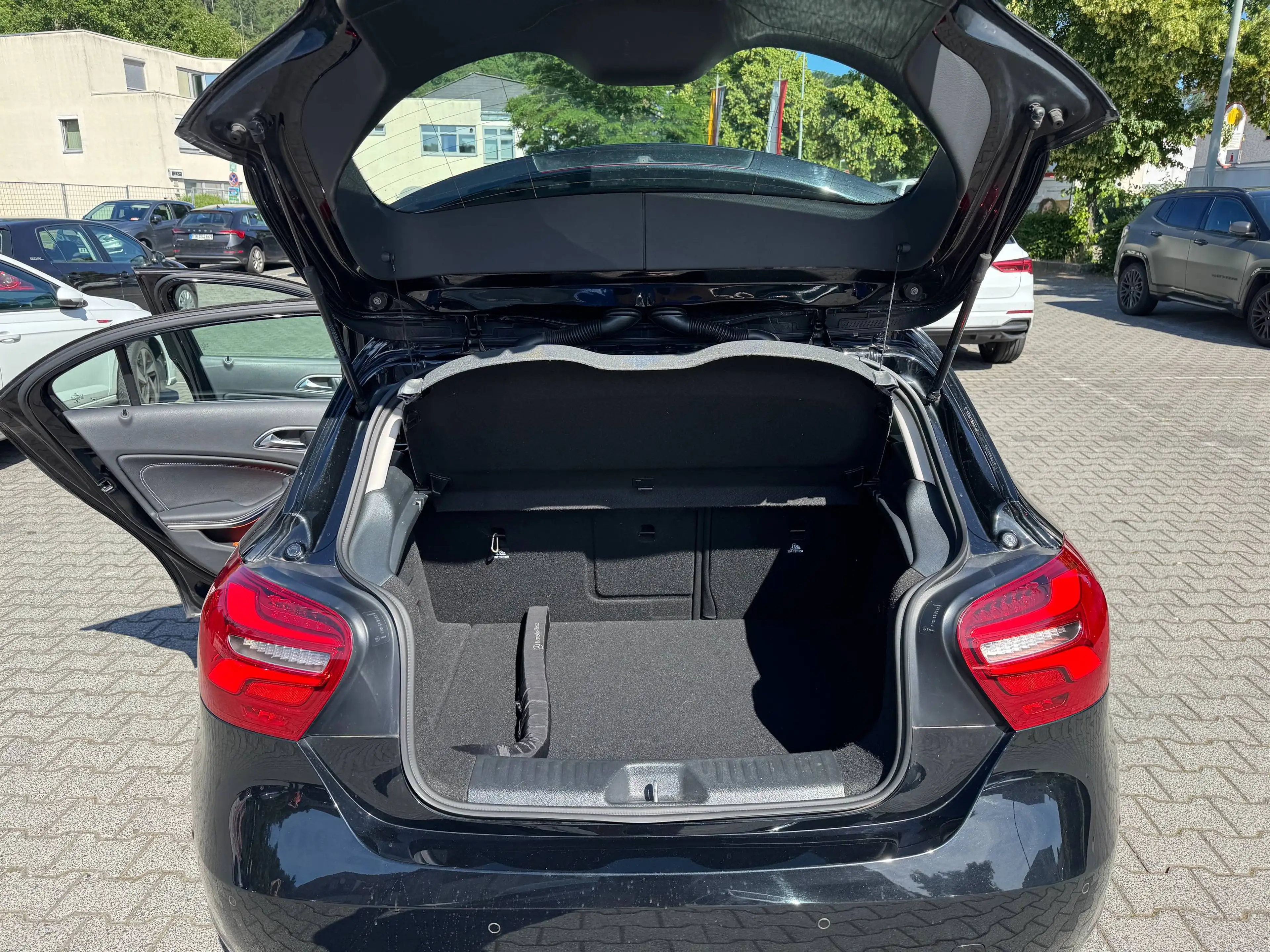 Mercedes-Benz A 220 Sport 4Matic Scheckheft u-frei Standheizung AHK SHZ Navi PDC Top Zustand 2.Hd — photo 10