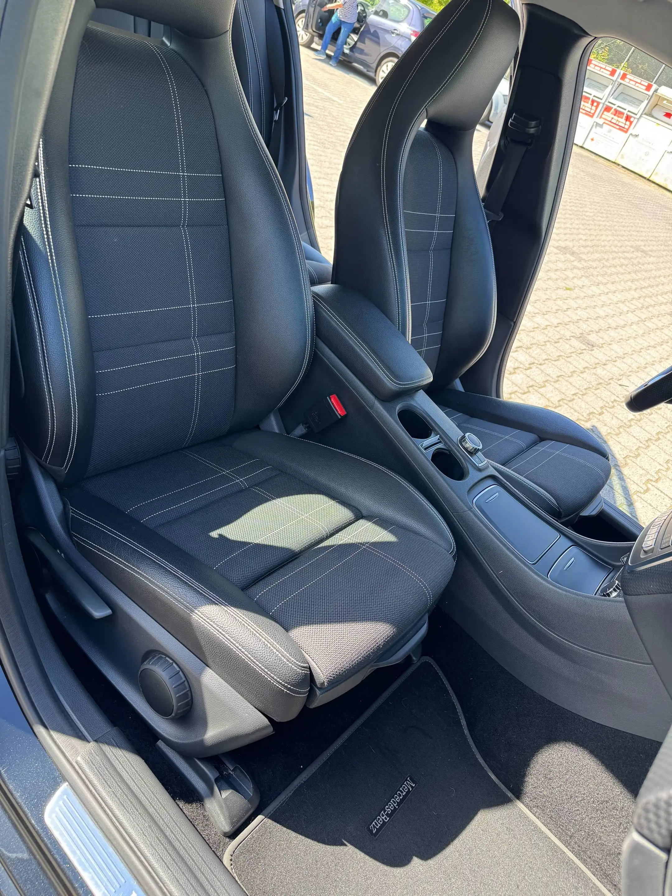 Mercedes-Benz A 220 Sport 4Matic Scheckheft u-frei Standheizung AHK SHZ Navi PDC Top Zustand 2.Hd — photo 12