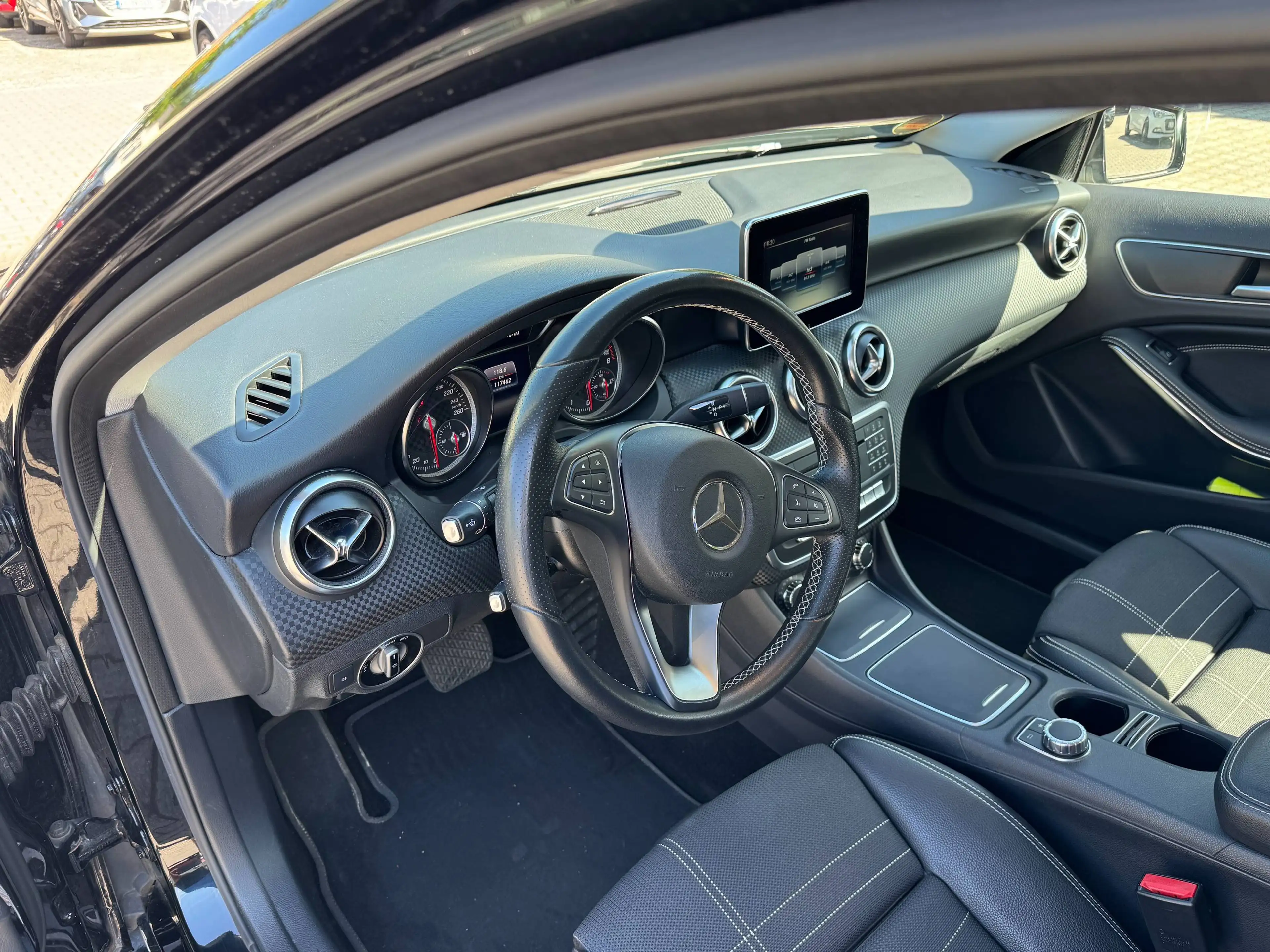 Mercedes-Benz A 220 Sport 4Matic Scheckheft u-frei Standheizung AHK SHZ Navi PDC Top Zustand 2.Hd — photo 14
