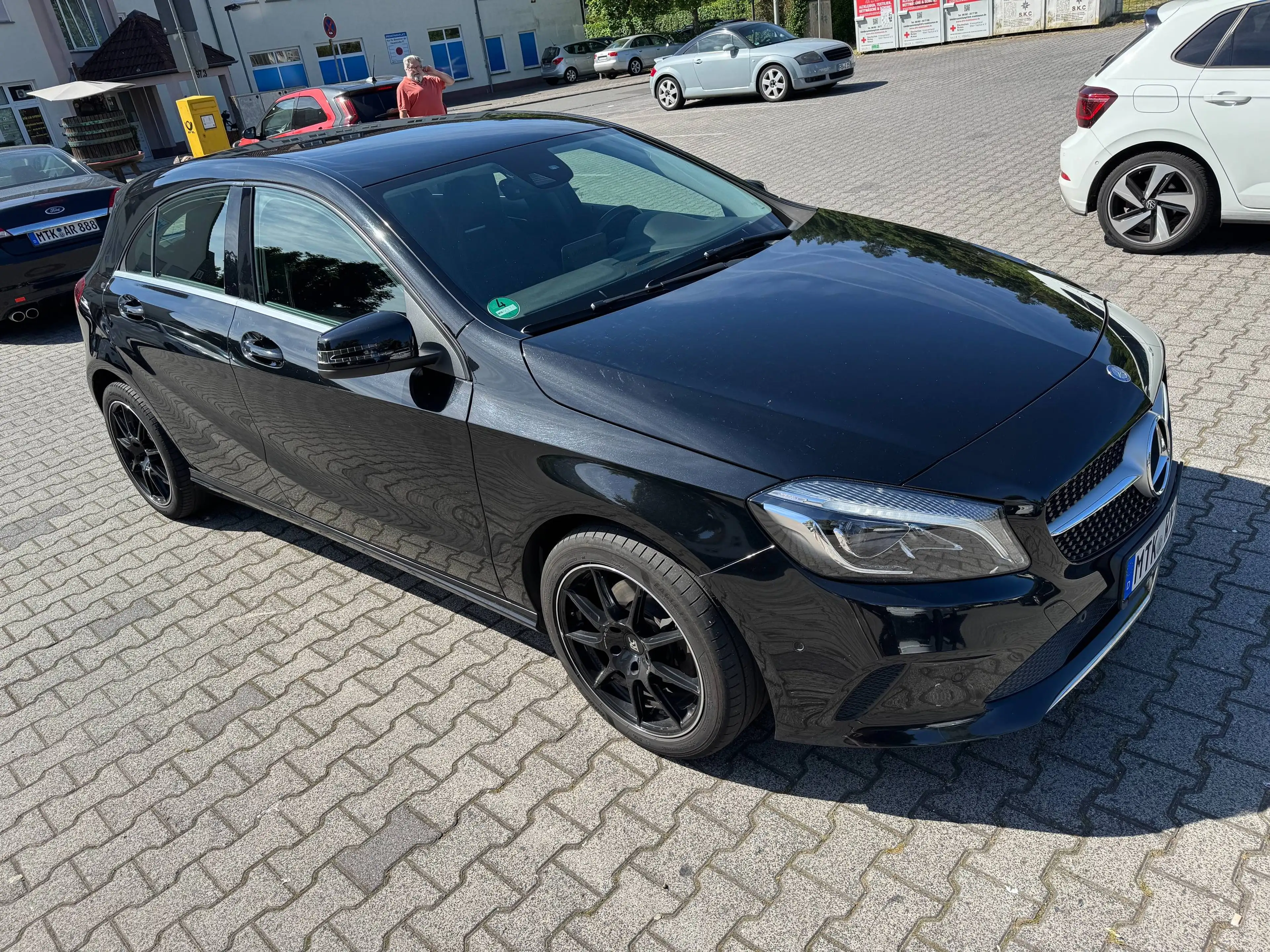 Mercedes-Benz A 220 Sport 4Matic Scheckheft u-frei Standheizung AHK SHZ Navi PDC Top Zustand 2.Hd — photo 5