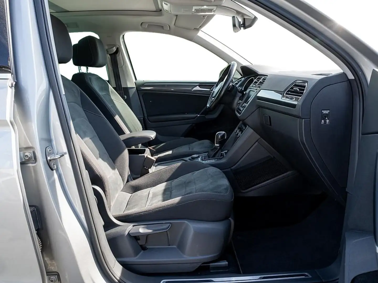 Volkswagen Tiguan 2.0 TDI Highline 4M AHK PANO LED R-LIN Argent - 2