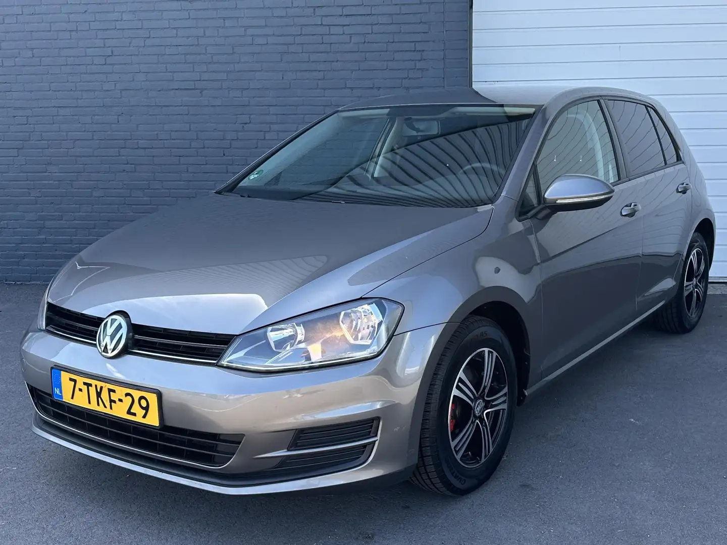 Volkswagen Golf 1.2 TSI Trendline AIRCO/LMV/5DEURS/ORGNL Gris - 2