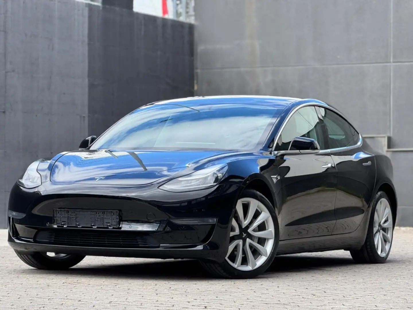 Tesla Model 3 Long-Range Dual Motor AWD Noir - 1