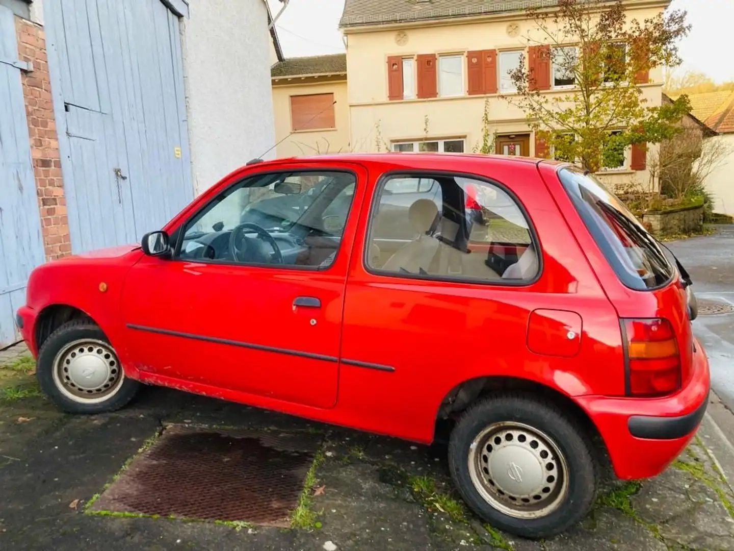 Nissan Micra 1.0 L Red - 2