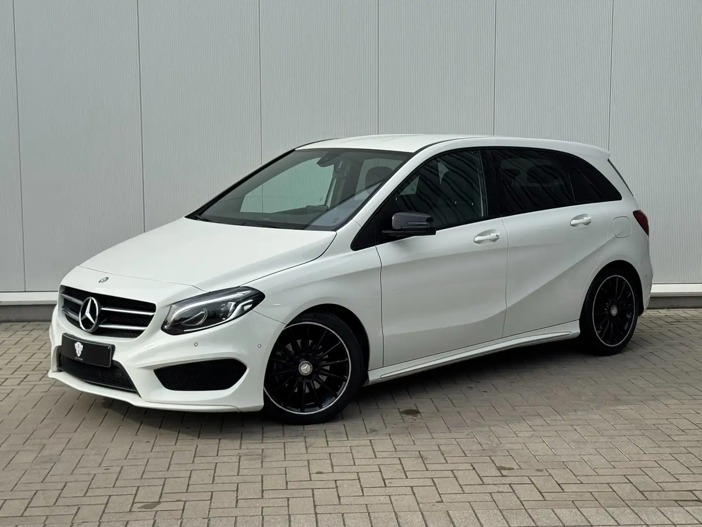 Mercedes-Benz B 180 ✅AMG Line GARANTIE Alcantara Navi ParkSensoren Wit - 1