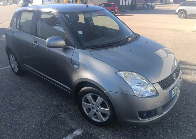2009 Suzuki Swift in Grey for sale