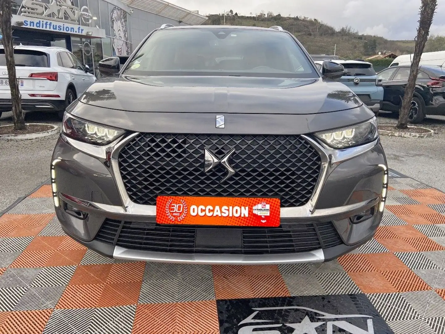 DS Automobiles DS 7 Crossback BlueHDi 130 EAT8 GRAND CHIC CUIR Toit Attelage Grau - 2