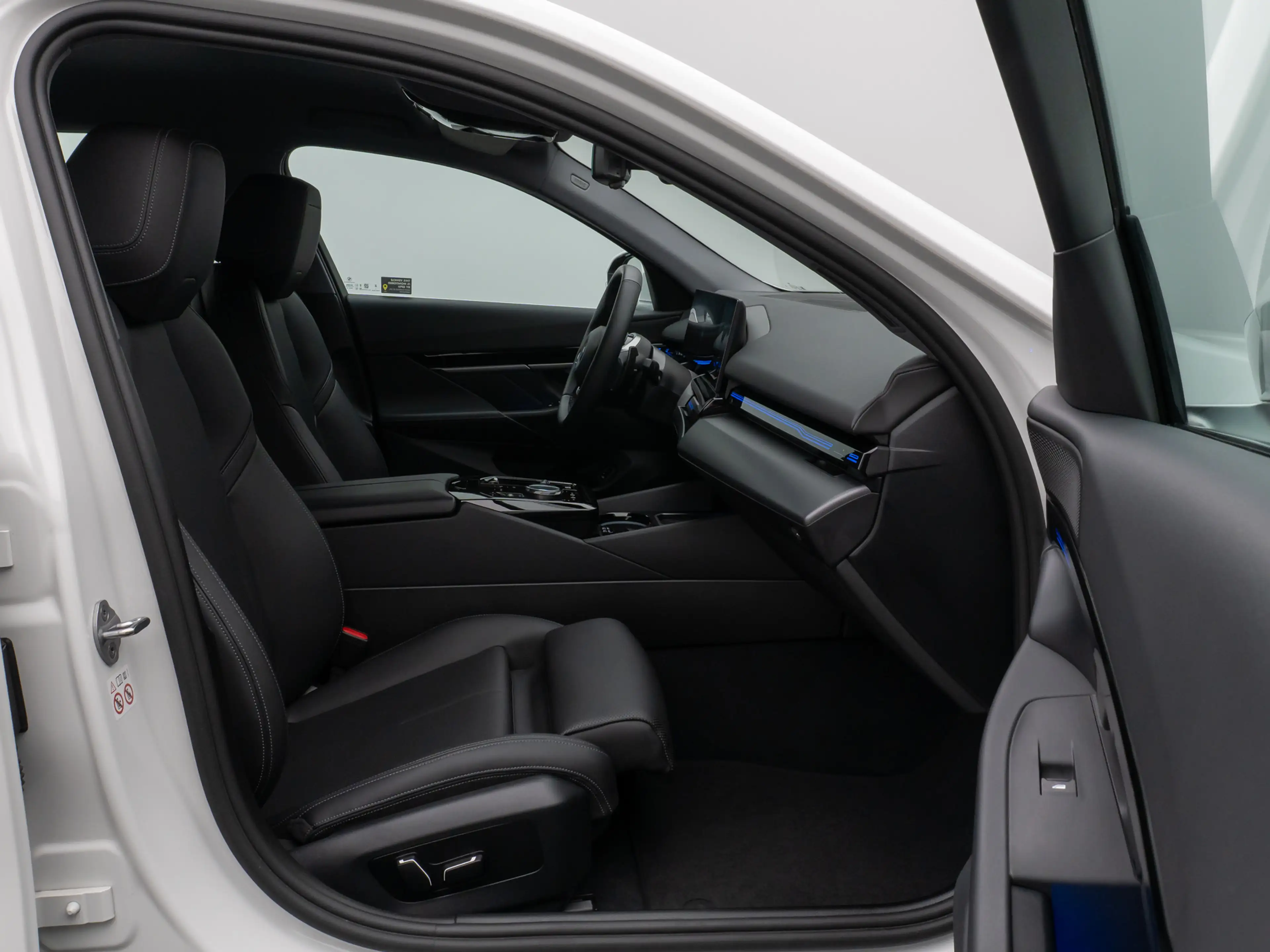 BMW 520 Kamera DAB Alarm DrivingAssist Leder Sport — photo 24