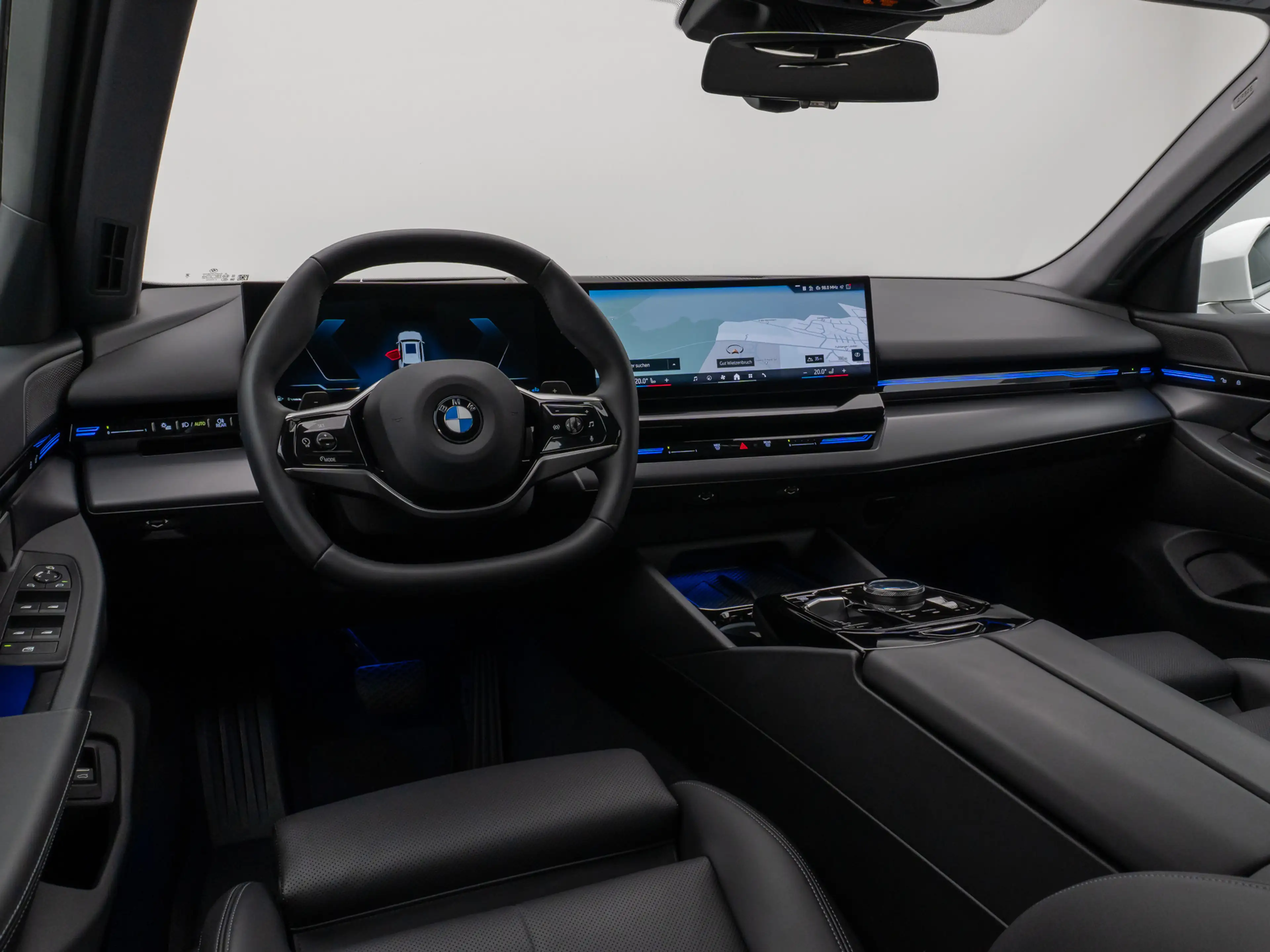BMW 520 Kamera DAB Alarm DrivingAssist Leder Sport — photo 36