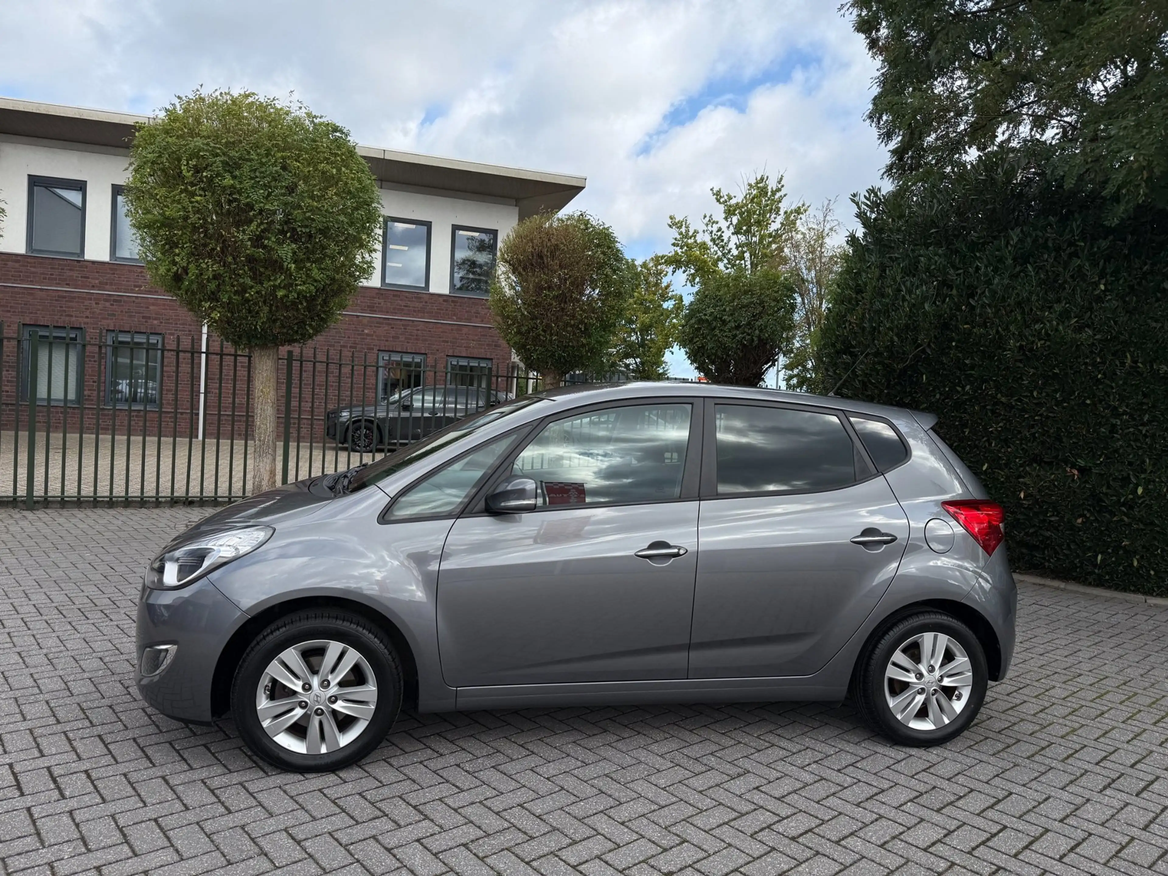 Hyundai iX20 1.4i, Clima, Cruise Control, Parkeersensoren, LM-v — photo 2