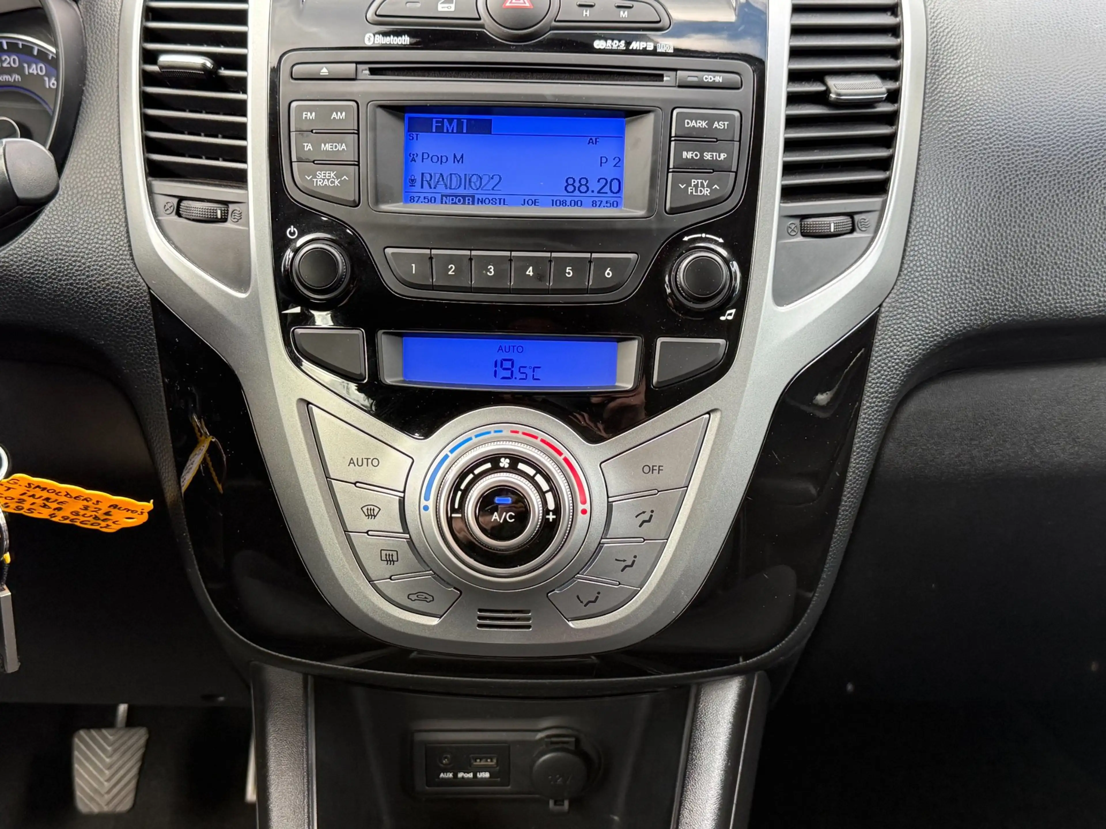 Hyundai iX20 1.4i, Clima, Cruise Control, Parkeersensoren, LM-v — photo 11