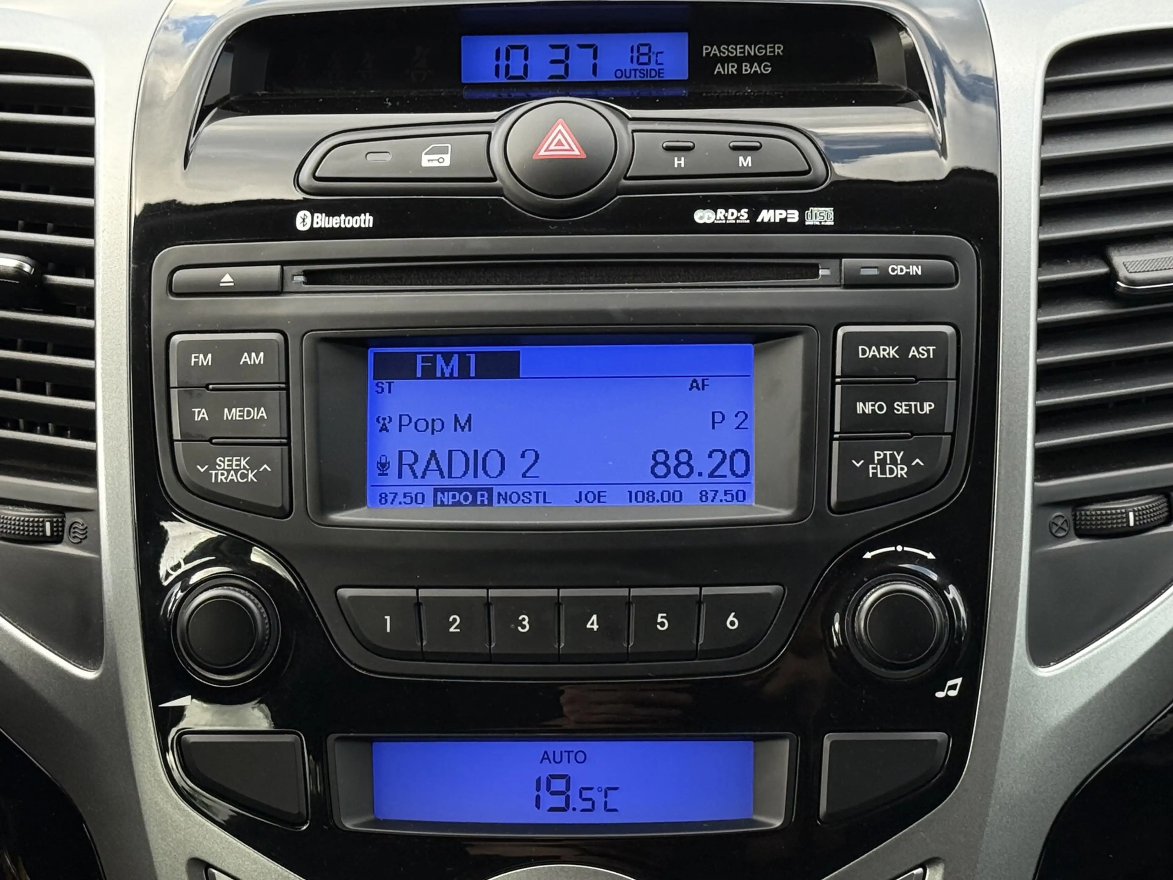 Hyundai iX20 1.4i, Clima, Cruise Control, Parkeersensoren, LM-v — photo 13