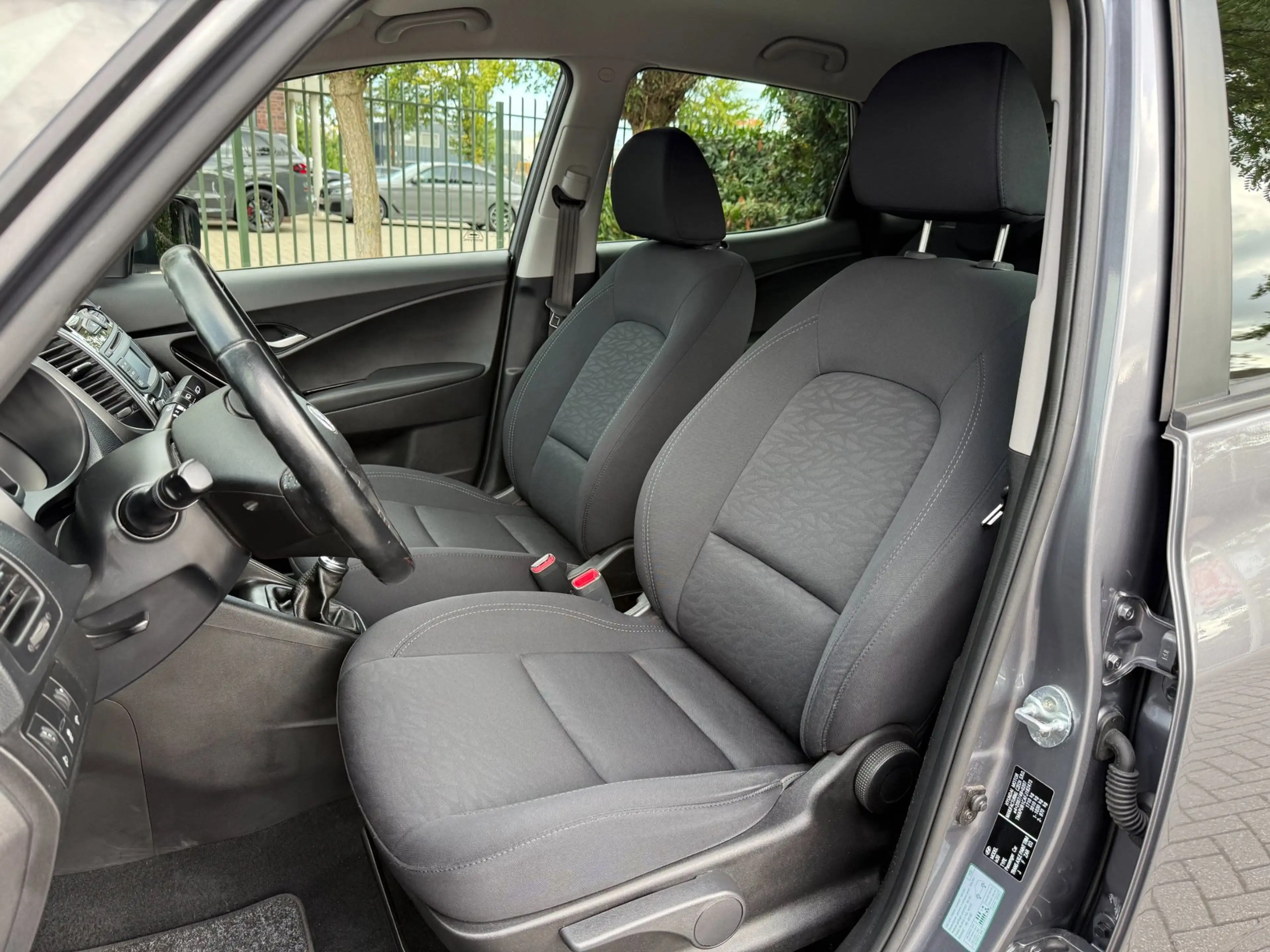 Hyundai iX20 1.4i, Clima, Cruise Control, Parkeersensoren, LM-v — photo 7