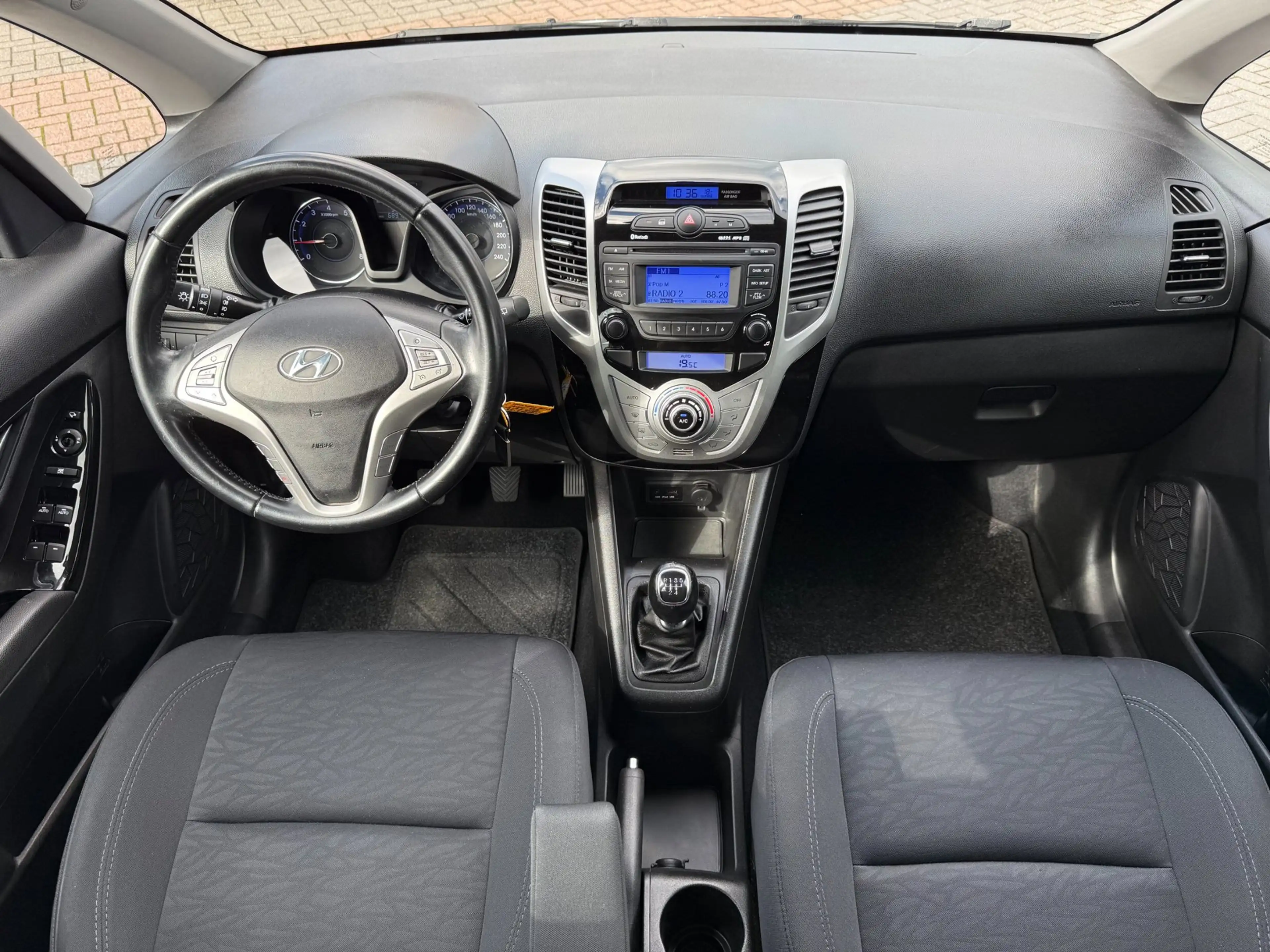 Hyundai iX20 1.4i, Clima, Cruise Control, Parkeersensoren, LM-v — photo 9