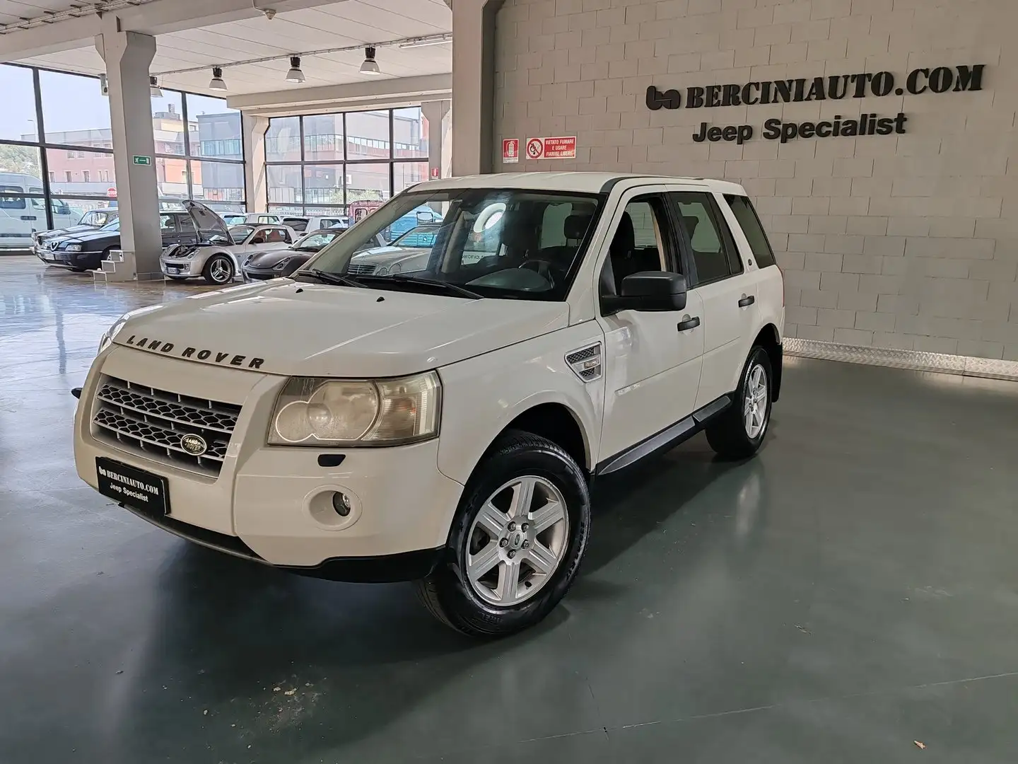Land Rover Freelander 2.2 td4 S 4X4 GANCIO TRAINO Bianco - 1