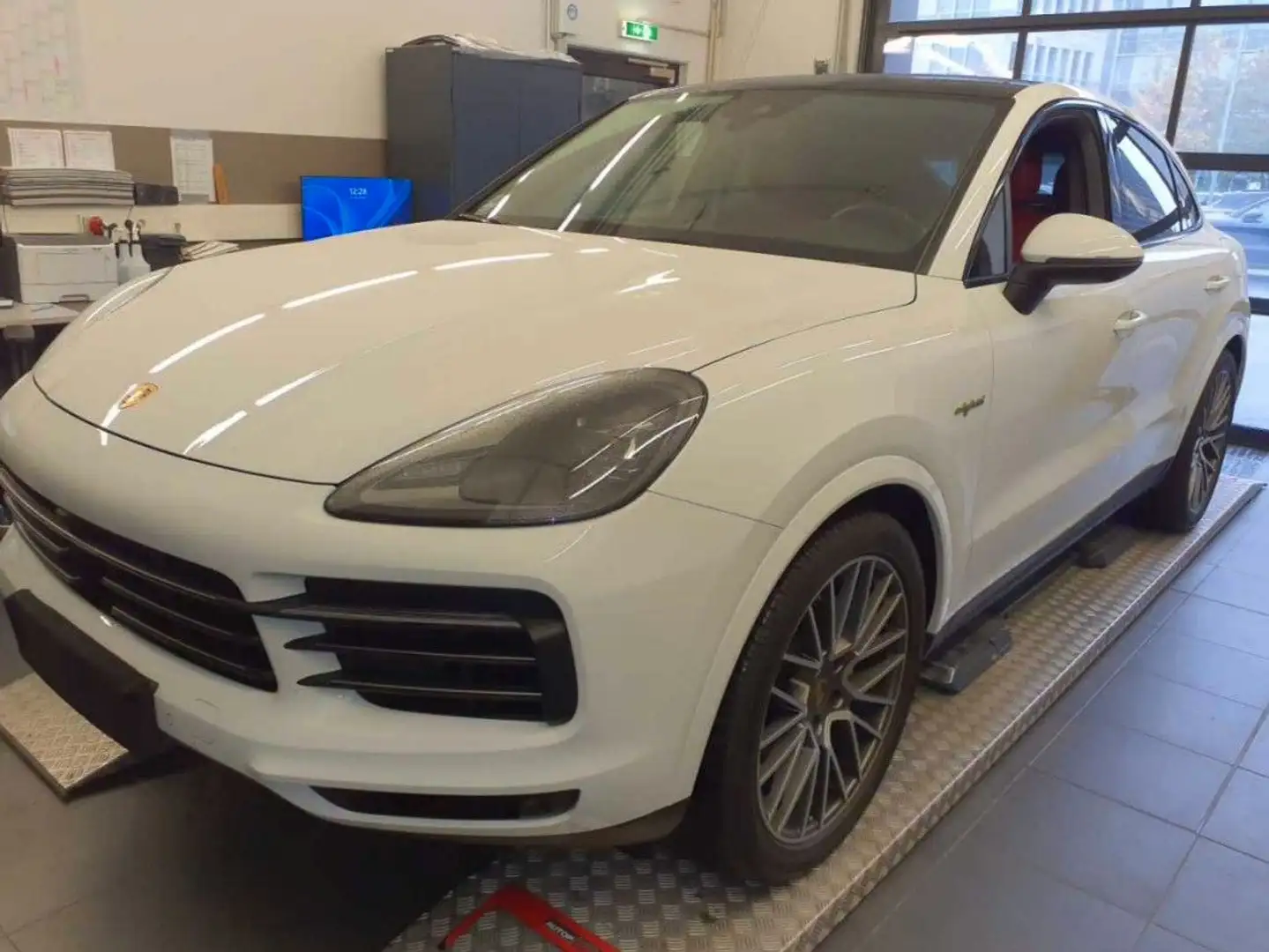 Porsche Cayenne Coupe E-Hybrid Platinum Edition ACC+360° Wit - 1