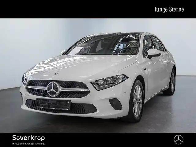 Mercedes-Benz A 250 e Kompaktlimousine KAMERA PANO SPUR PDC