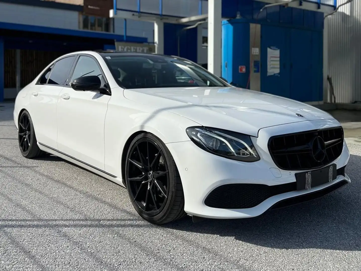 Mercedes-Benz E 200 E 200 d Avantgarde Aut. Avantgarde Weiß - 1