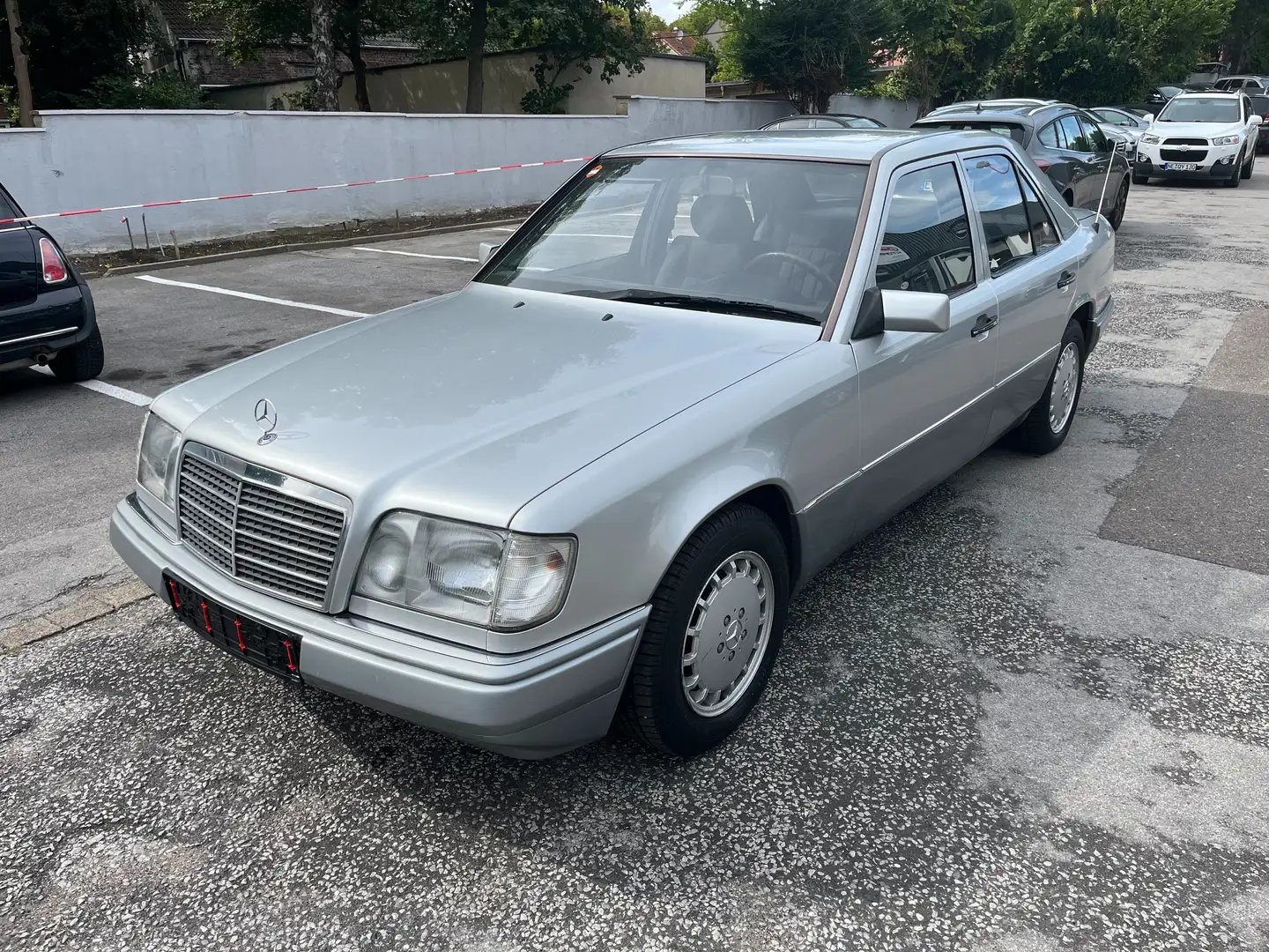 Mercedes-Benz E 200 E 200 Silber - 1