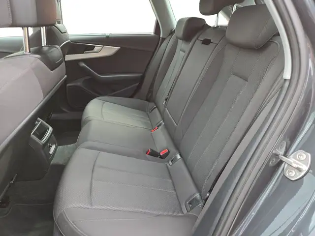 Audi A4 view 10