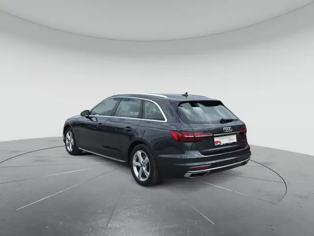 Audi A4 view 3