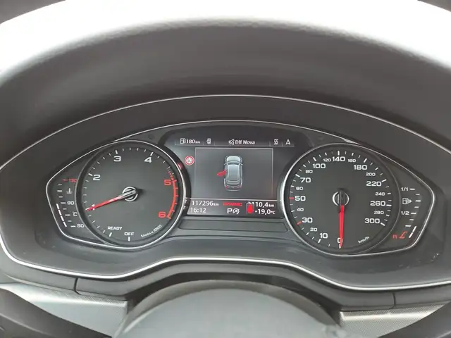 Audi A4 view 9