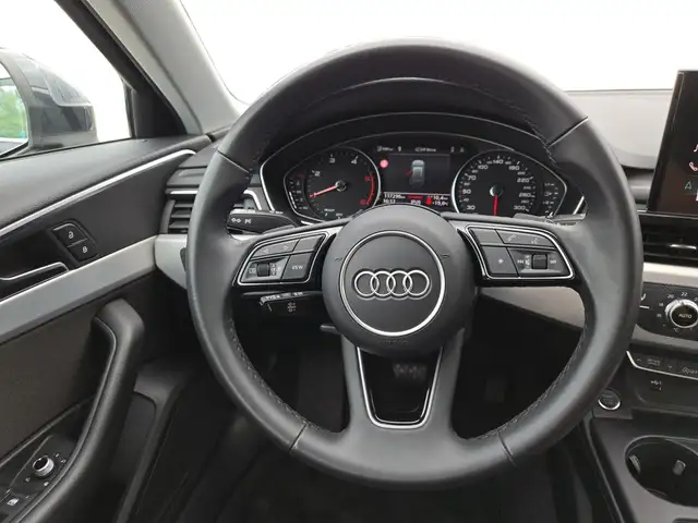 Audi A4 view 13