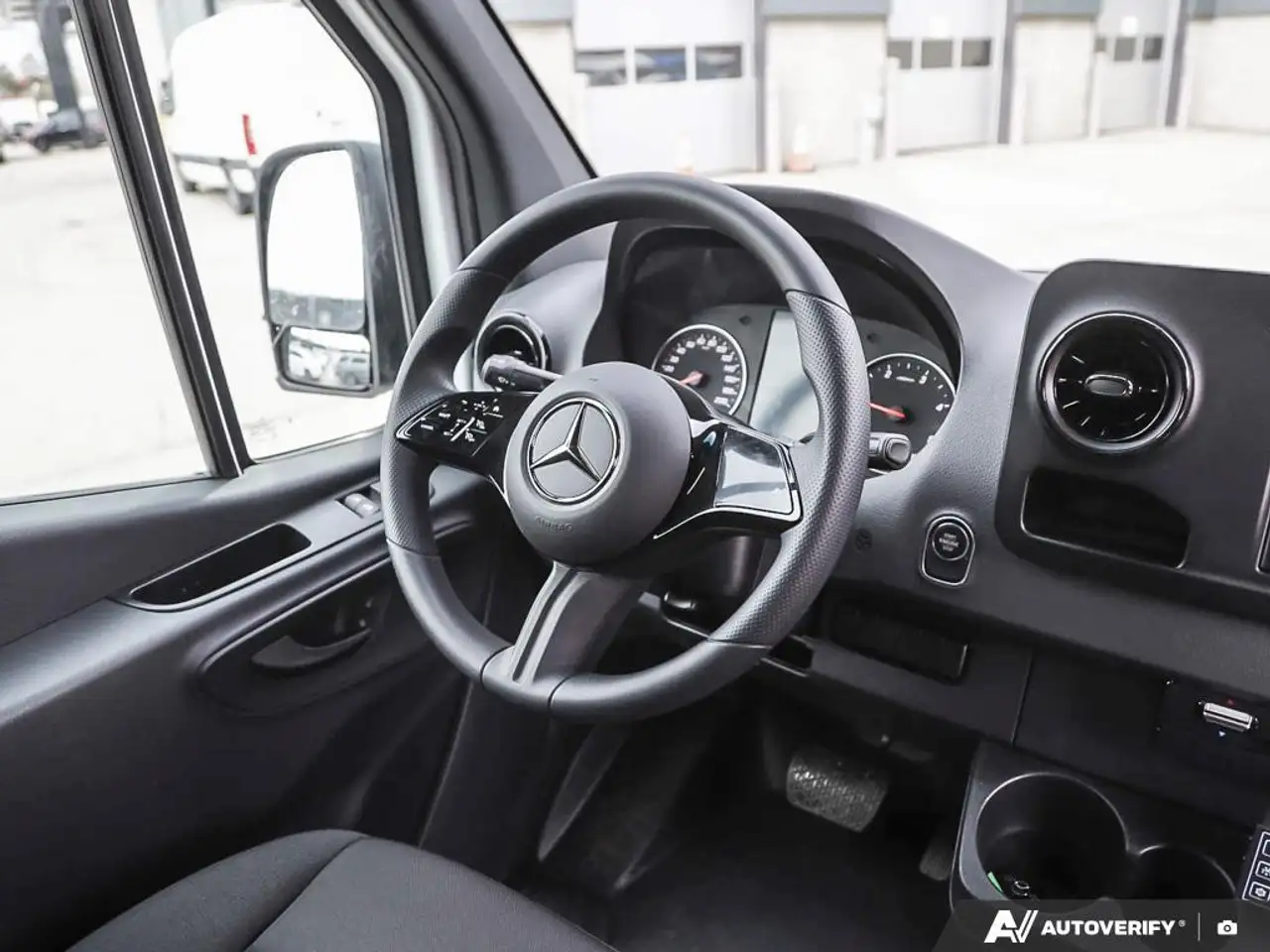 Mercedes-Benz Sprinter снимка Mercedes-Benz Sprinter