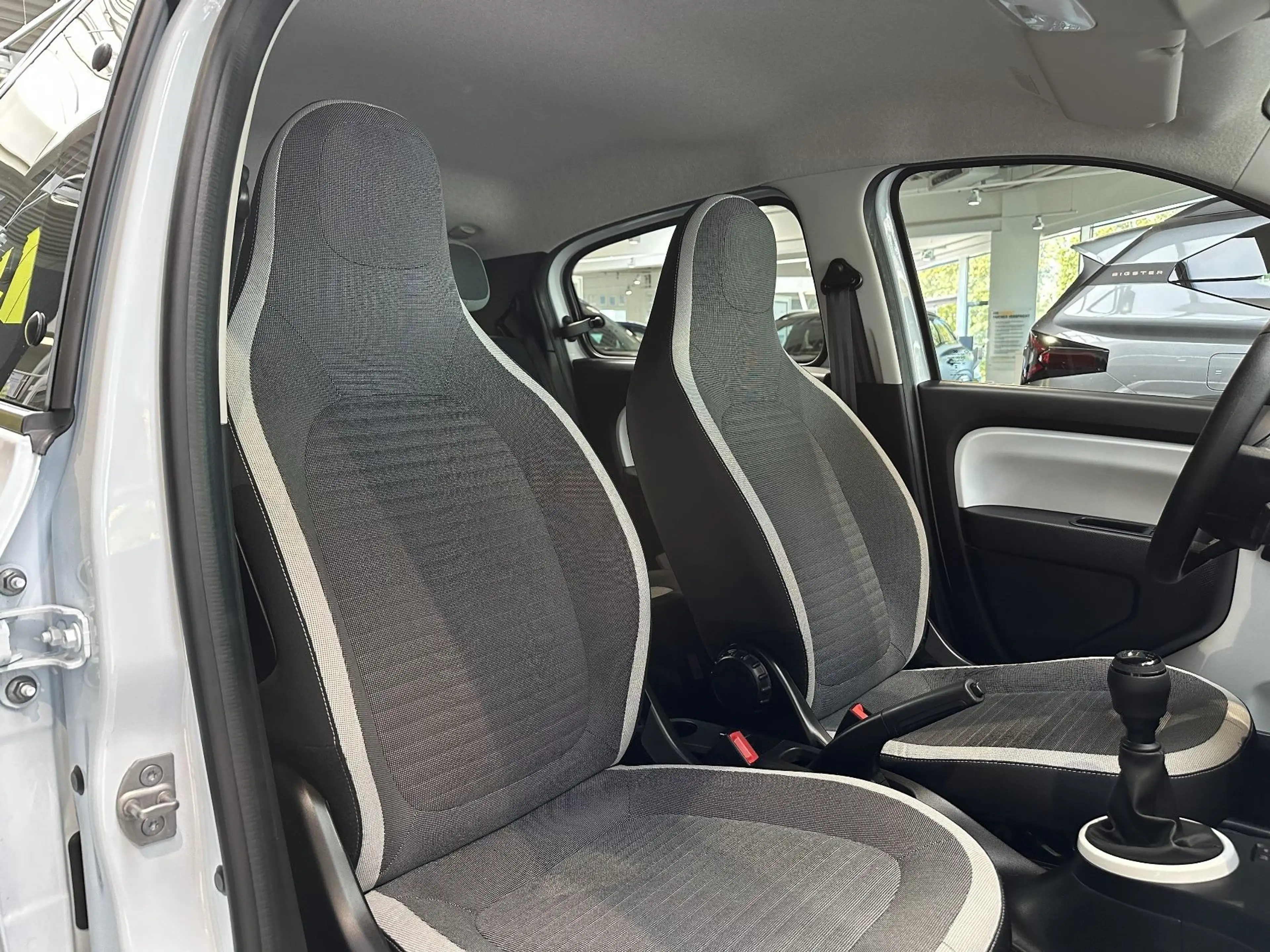 Renault Twingo EQUILIBRE SCe 65 — photo 11