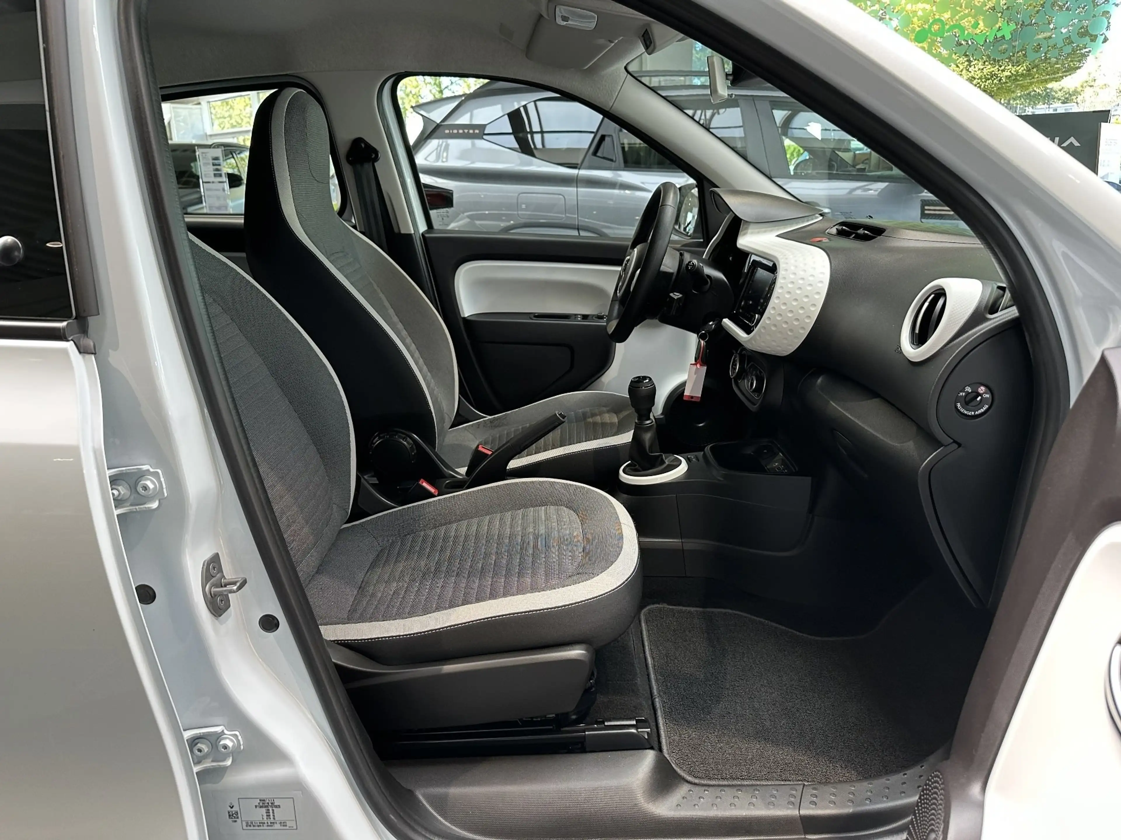 Renault Twingo EQUILIBRE SCe 65 — photo 8