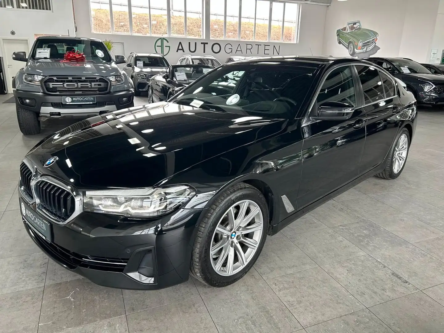 BMW 520 Baureihe 5 Lim. 520 d*Ambiente*neues Mode*HeadUp Schwarz - 1