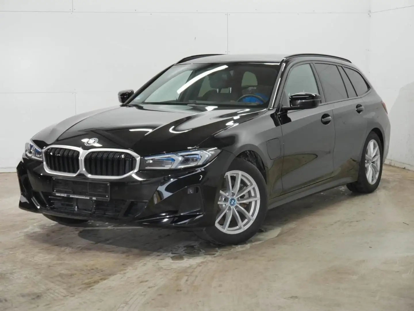 BMW 330 xe Touring ACC AHK LRHZ SHZ KZU QI Memory Noir - 2